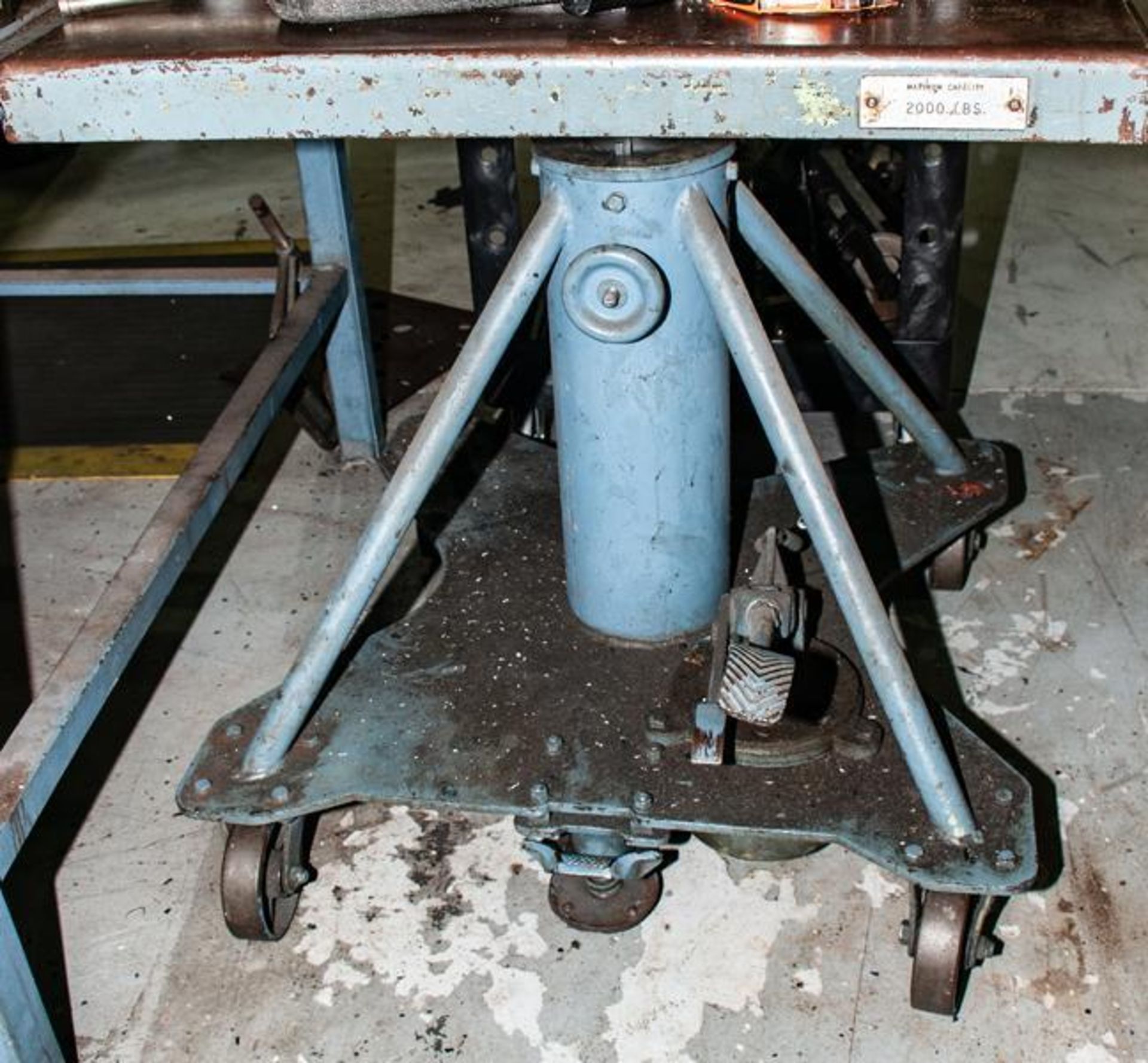 2000 lb. cap. Lift table approx. 30 x 30" table - Image 2 of 3