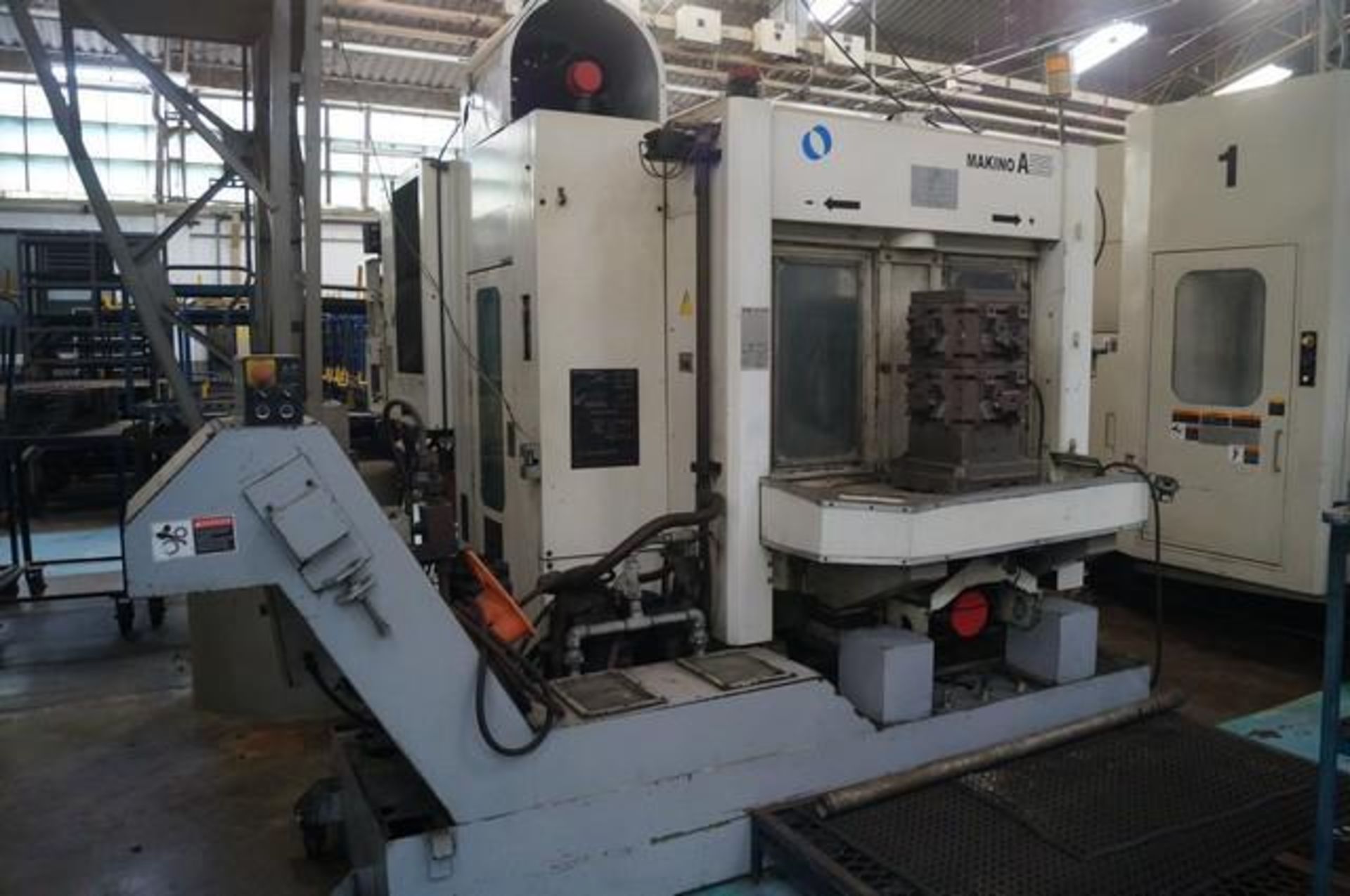 1997 MAKINO A-55 4 Axis Horizontal CNC Machining Center - Image 5 of 15