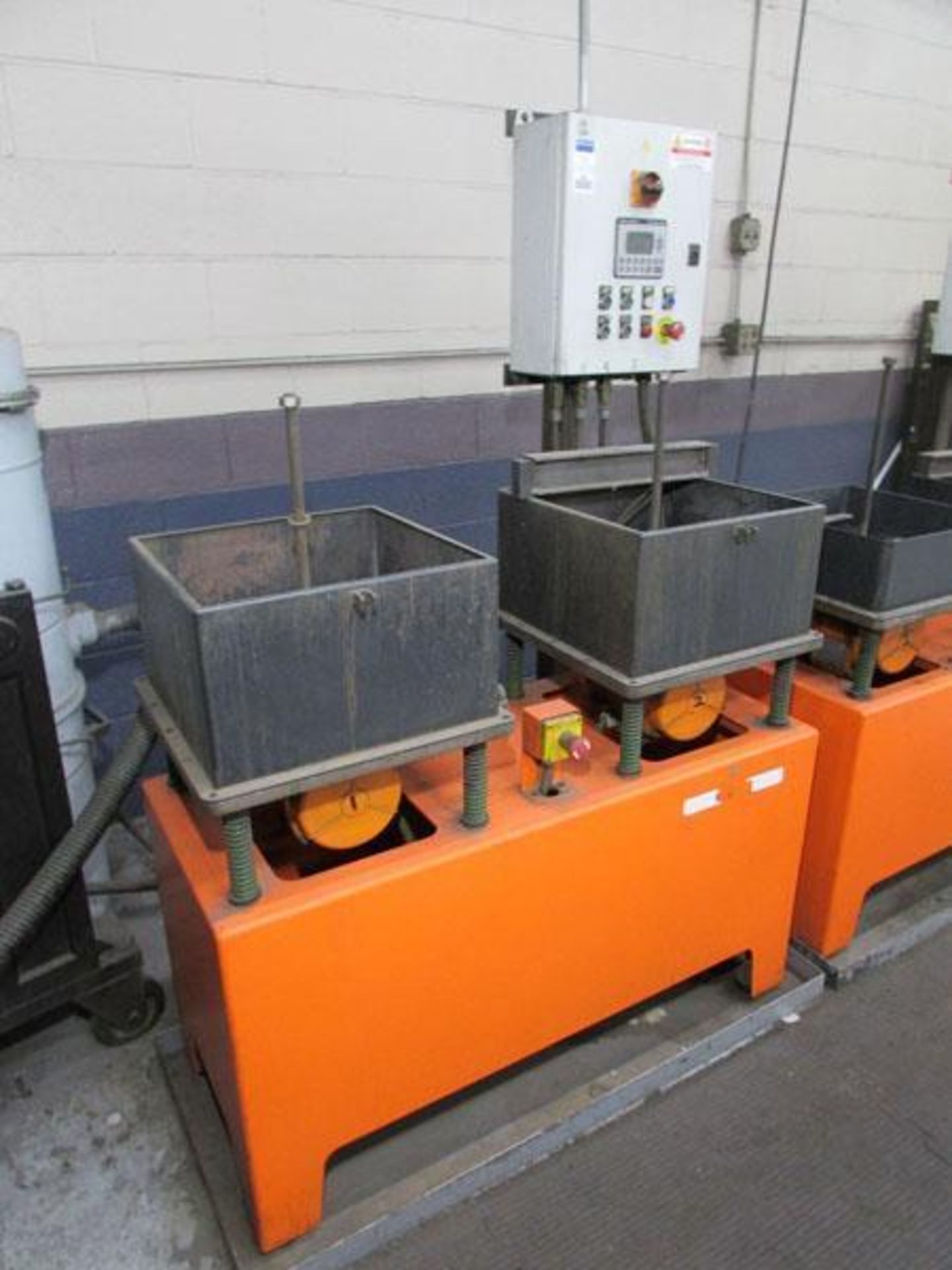 2010 S.P.M. Mould Polishing System LS480/800 Vibratory Mould Polishing Machine