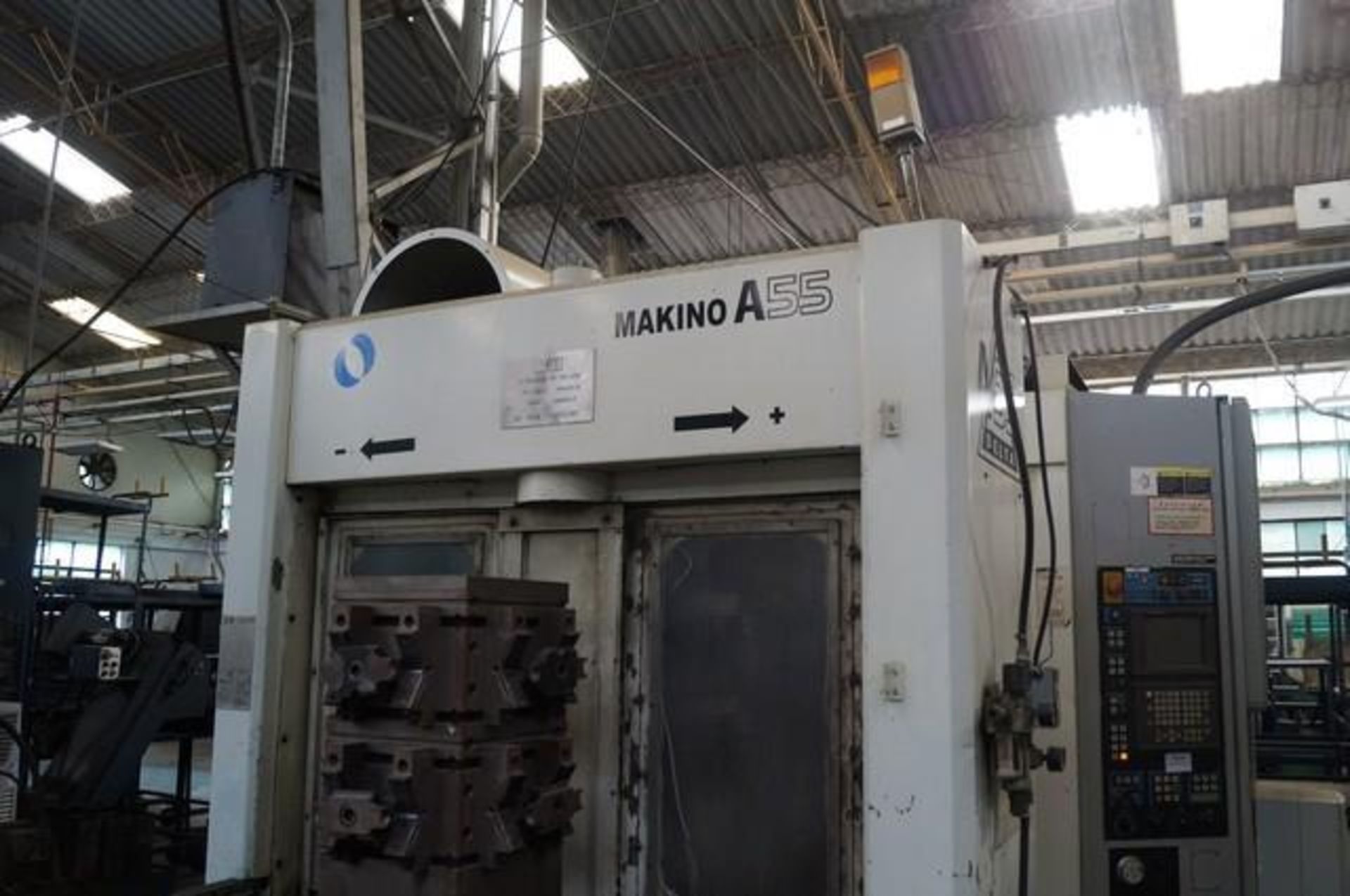 1997 MAKINO A-55 4 Axis Horizontal CNC Machining Center - Image 2 of 15