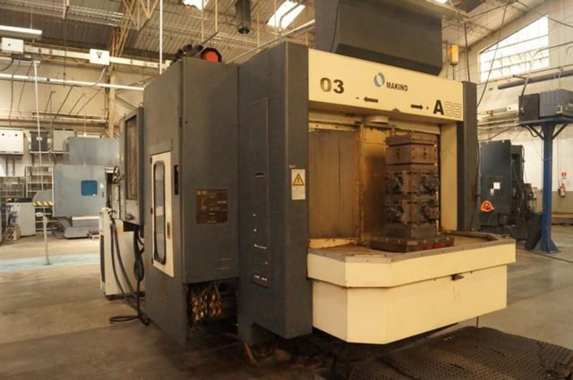 1998 MAKINO A-66 4 Axis Horizontal CNC Machining Center - Image 2 of 15