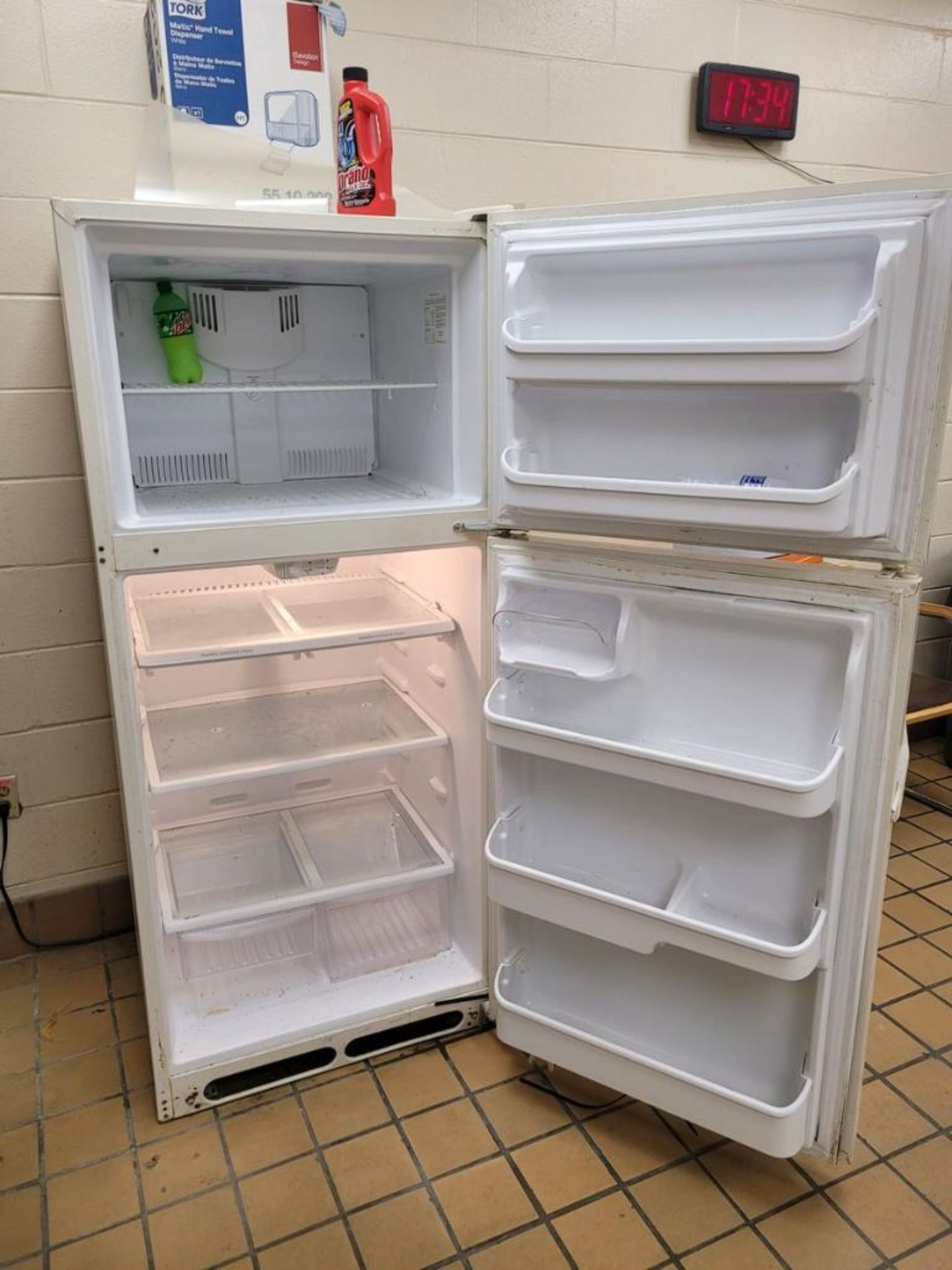 Remaining Contents of Lunch Room: (2) Tables, (8) Chairs, (2) Microwaves, (1) Refrigerator - Image 5 of 6