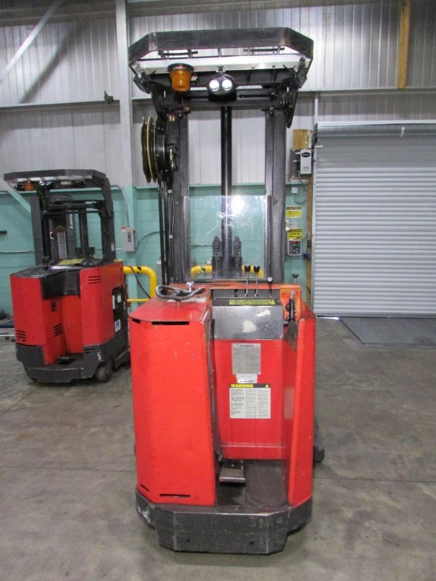 Raymond 20R30TT 3000 Lb. 24V Stand Up Electric Reach Truck - Image 4 of 14