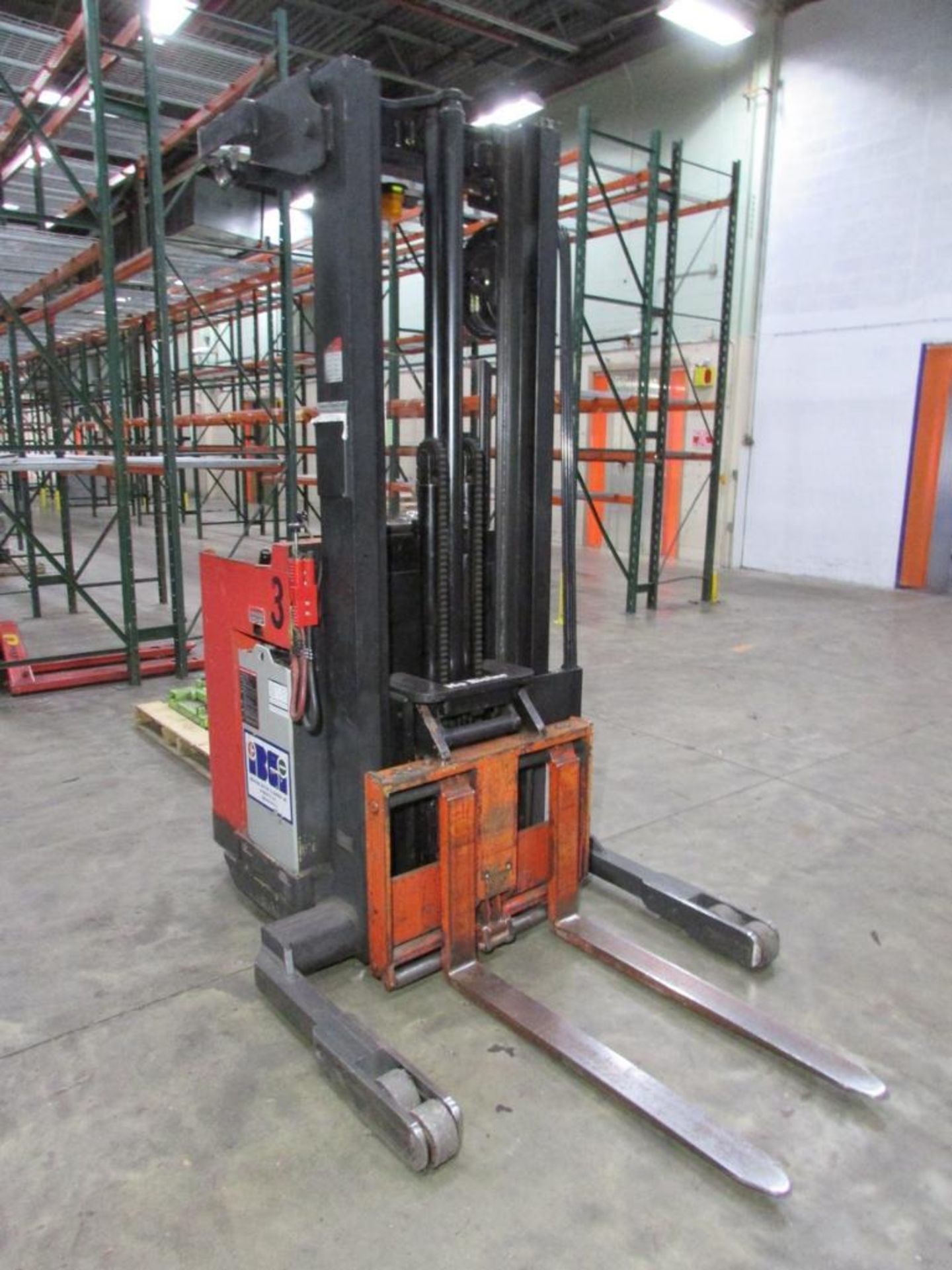 Raymond 20R30TT 3000 Lb. 24V Stand Up Electric Reach Truck - Image 9 of 14