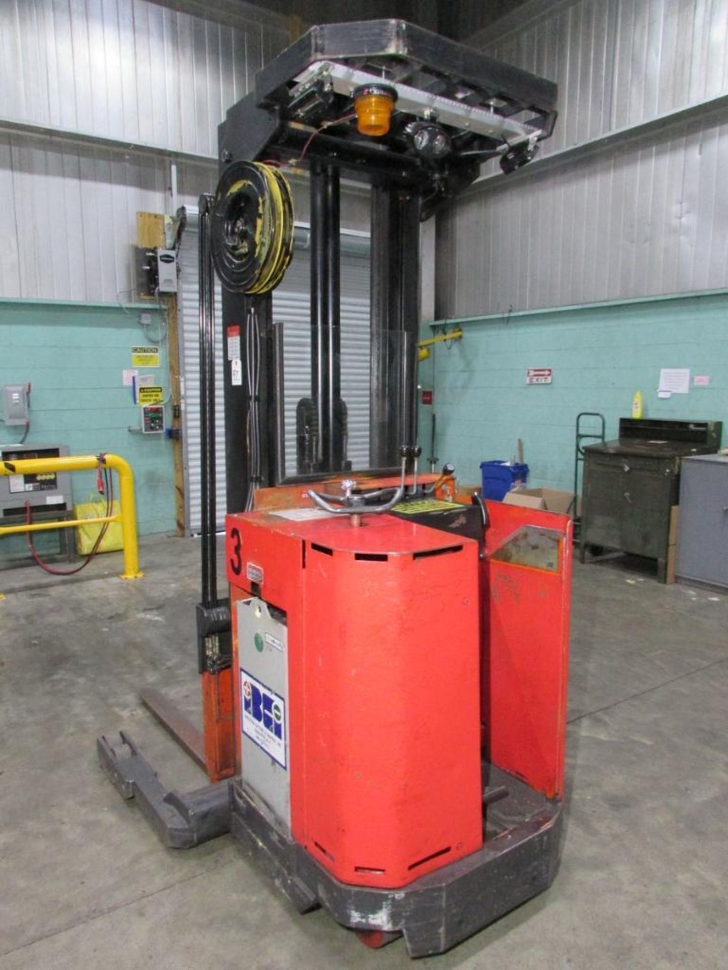 Raymond 20R30TT 3000 Lb. 24V Stand Up Electric Reach Truck - Image 3 of 14