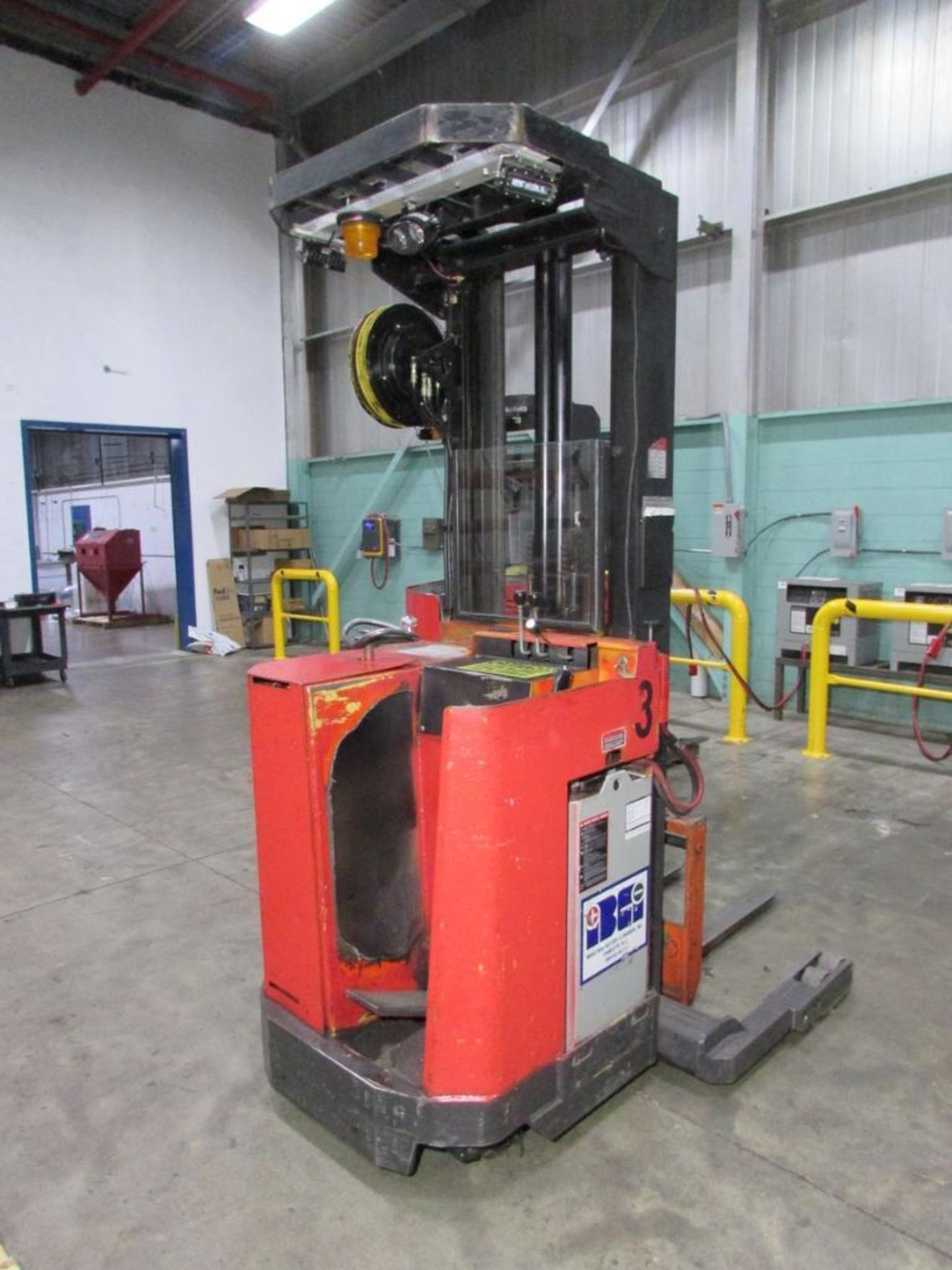 Raymond 20R30TT 3000 Lb. 24V Stand Up Electric Reach Truck - Image 7 of 14