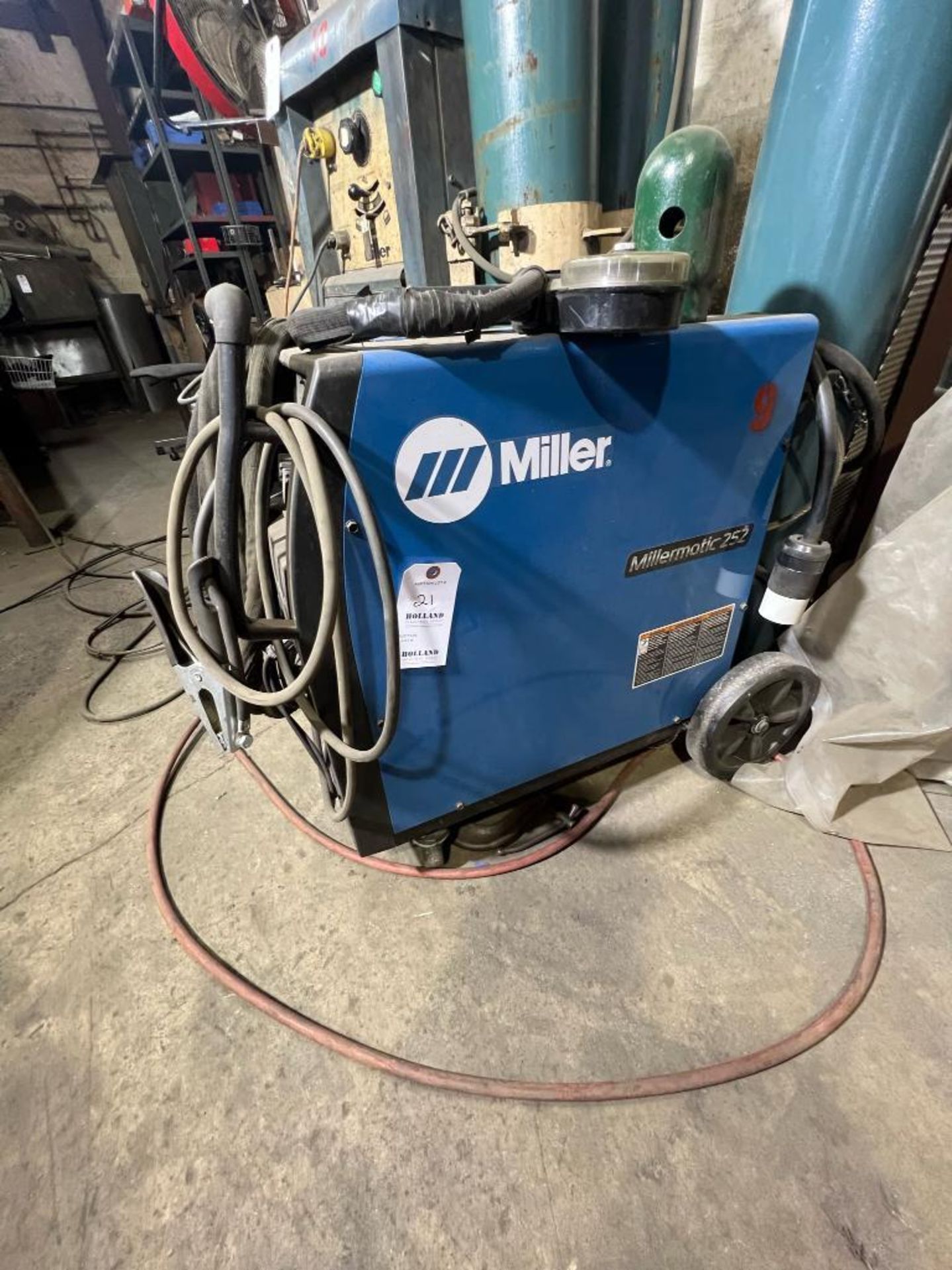 MillerMatic 252 Wire Feed Welder with spoolmatic 30A Aluminum Welding Gun, Bottles Not Included