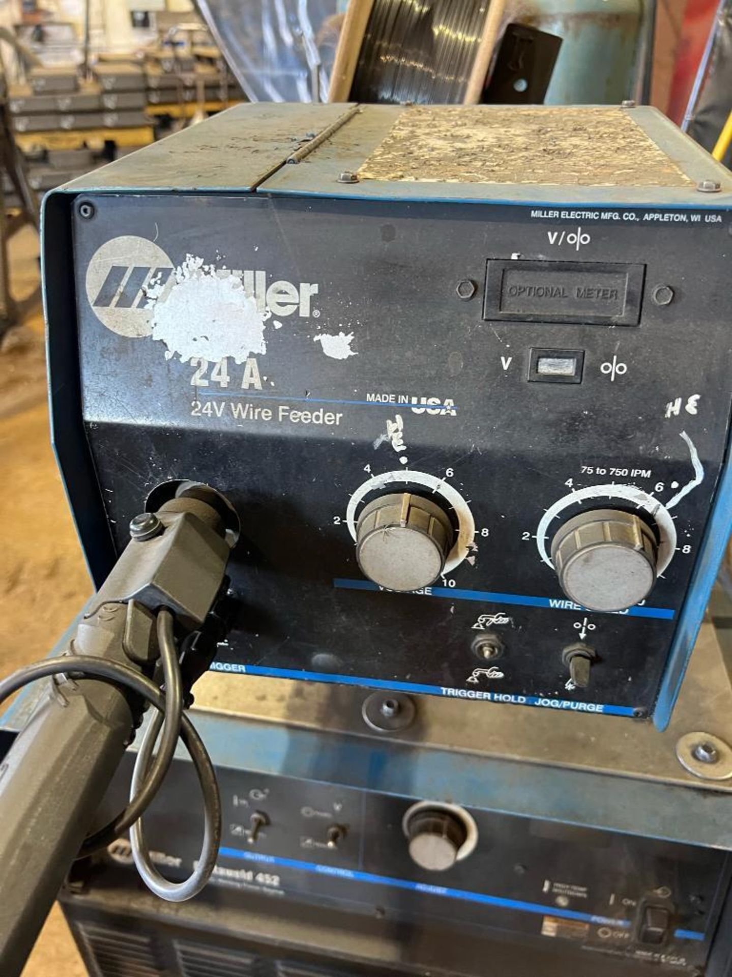 Miller Delta Weld 452 Wire Feed Welder, Sold with a Miller 24A 24V Wire Feeder, Single Phase, Bottle - Image 3 of 4