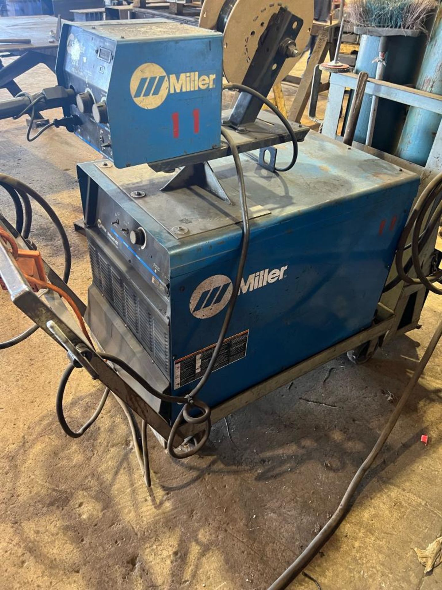 Miller Delta Weld 452 Wire Feed Welder, Sold with a Miller 24A 24V Wire Feeder, Single Phase, Bottle - Image 4 of 4