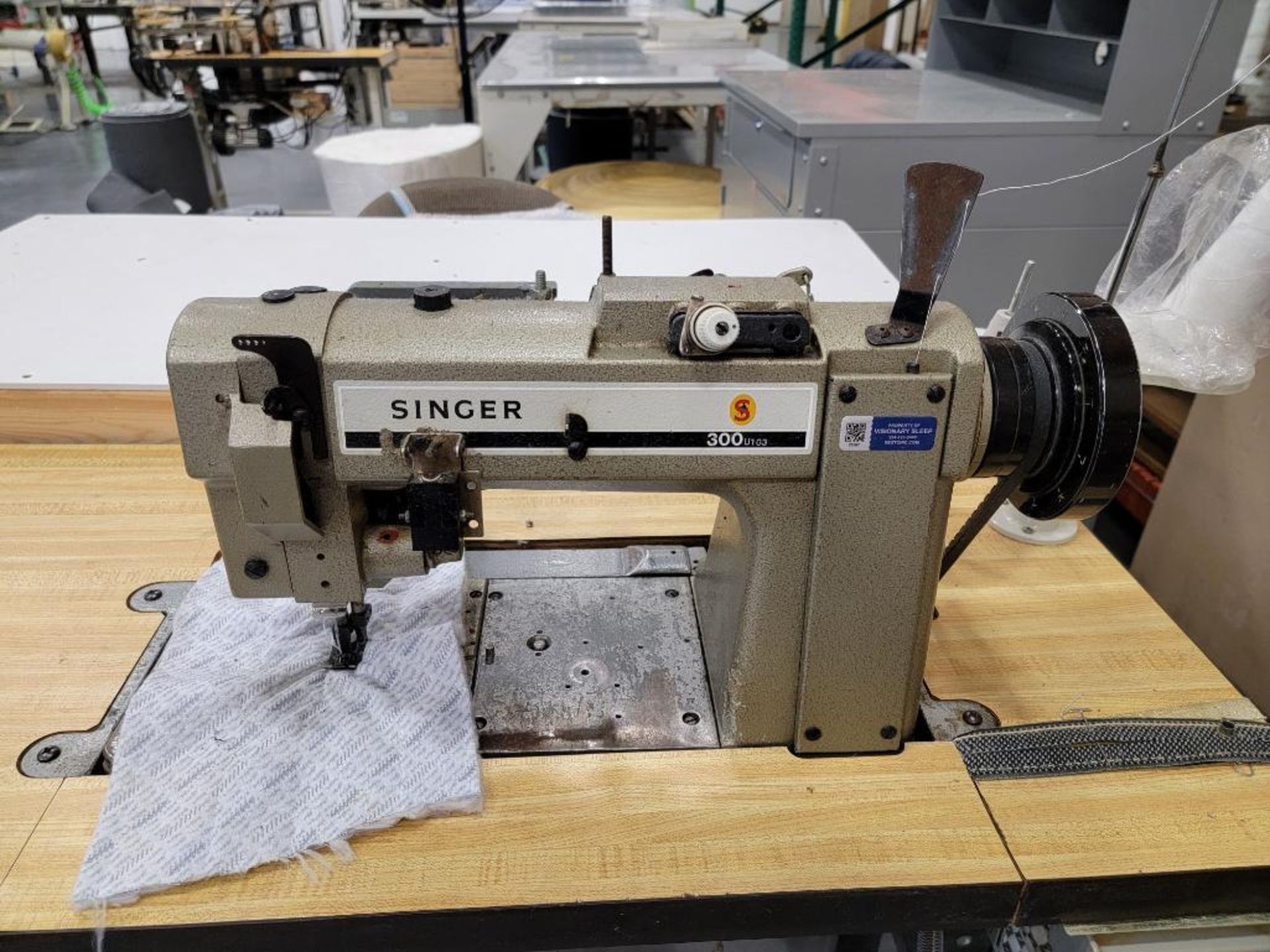 Singer Single Needle Sewing Machine Model 300U103 [25007] complete with Table, Foot Petal, and 110 V - Image 3 of 7