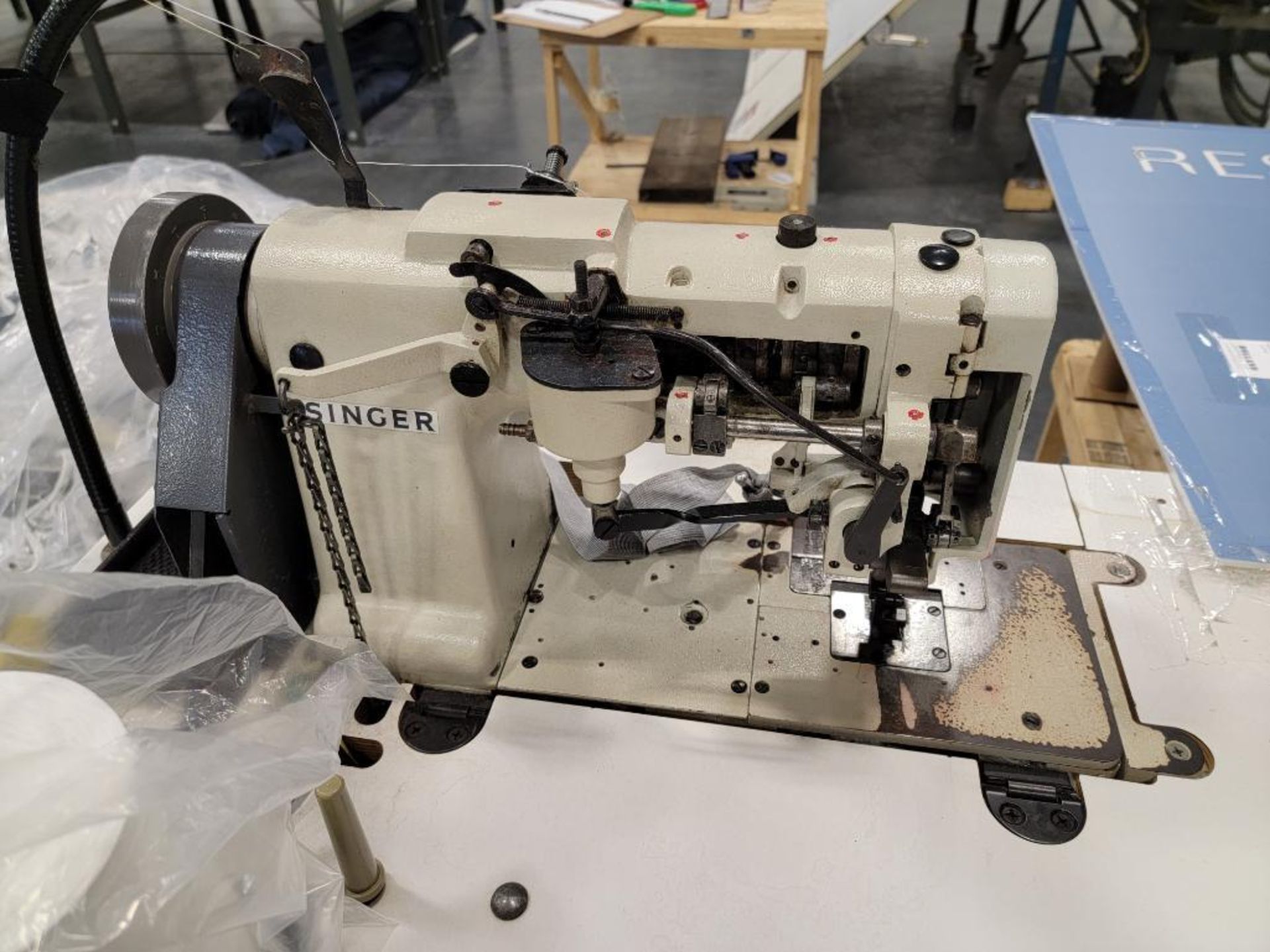 Atlanta Attachment Compound Feed Mattress Bucket Building Sewing Machine Model 1344T29 S/N 180889101 - Image 3 of 7