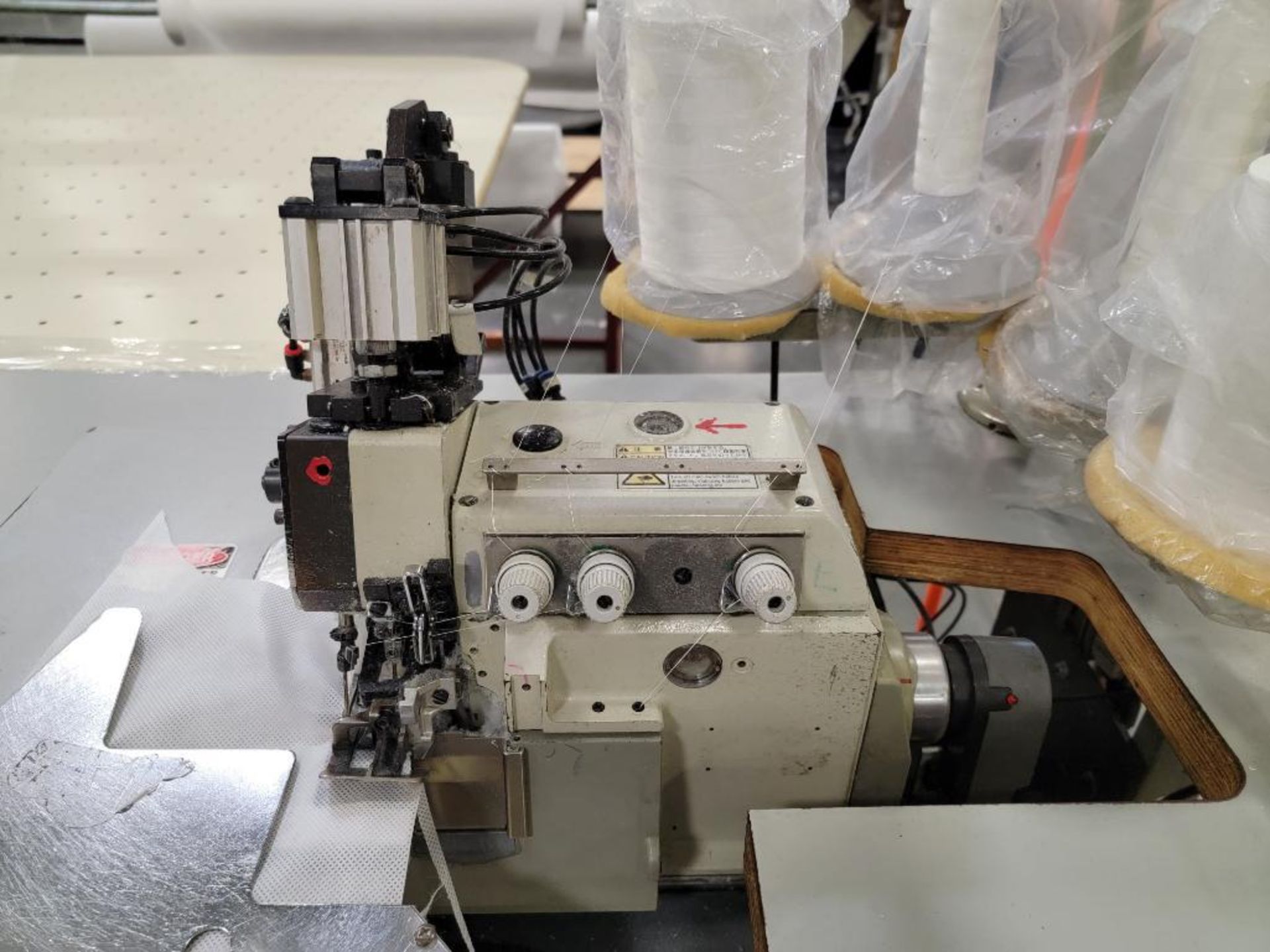 Porter Flanger Sewing Machine Model PMF-4000 S/N 0214365 [25161] complete with Table, Foot Petal, Se - Image 4 of 13