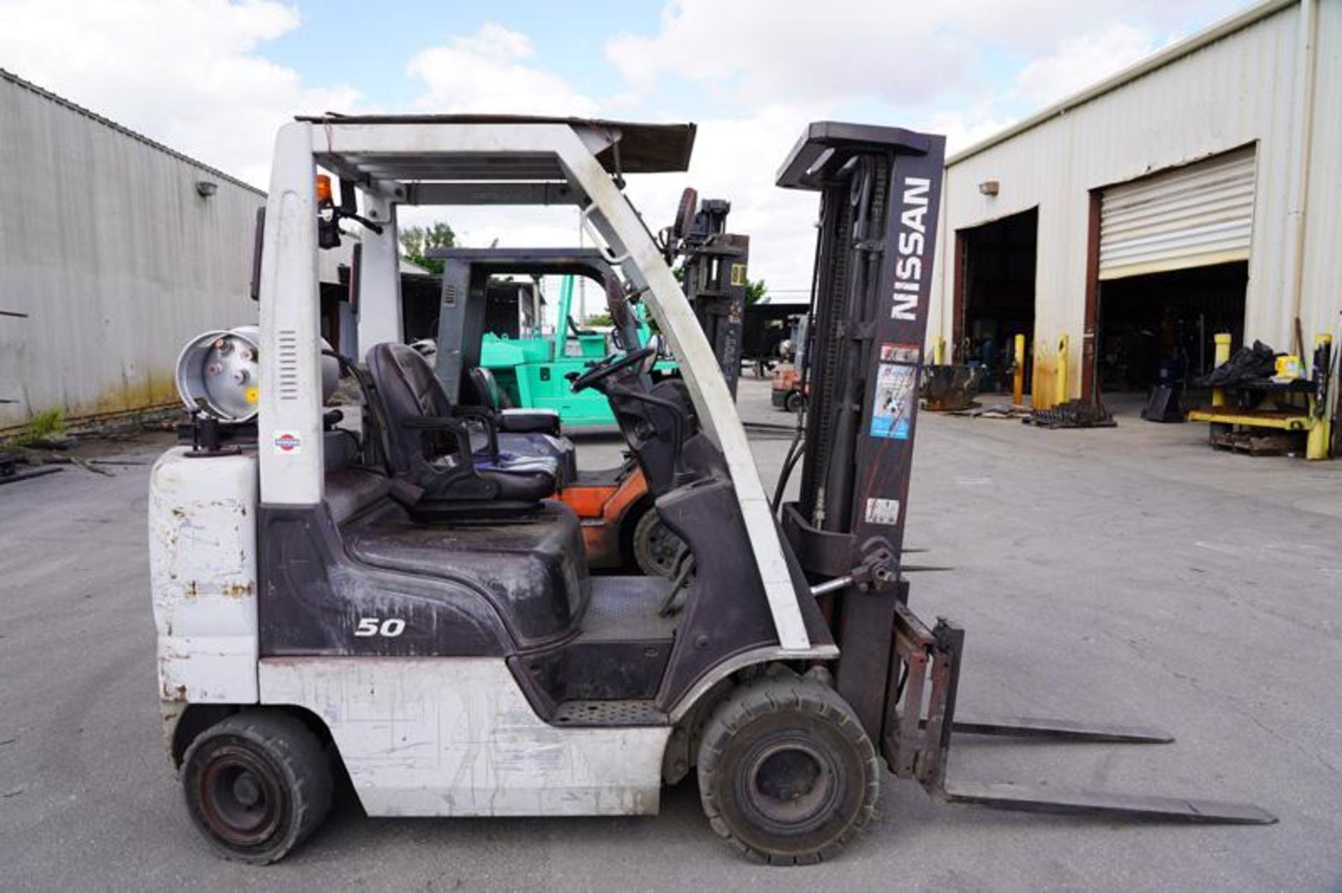 Nissan Mdl: MAPIF2A25LV 5,000 Lbs Propane Forklift, 5,000 Lbs Lift Capacity, Max Lift Height 14' 2'' - Image 2 of 11