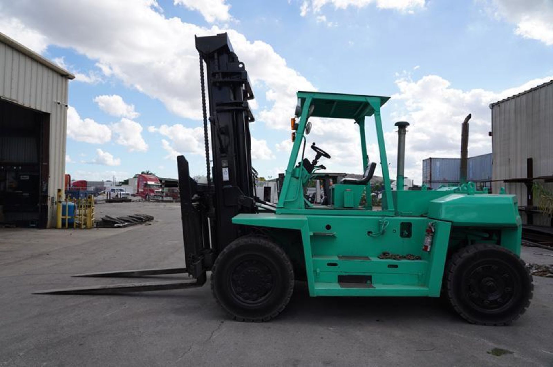 Mitsubishi Mdl: FD 115 25,000 Lbs. Diesel Forklift, 25.000 Lbs Capacity, Maximum Mast / Lift Height