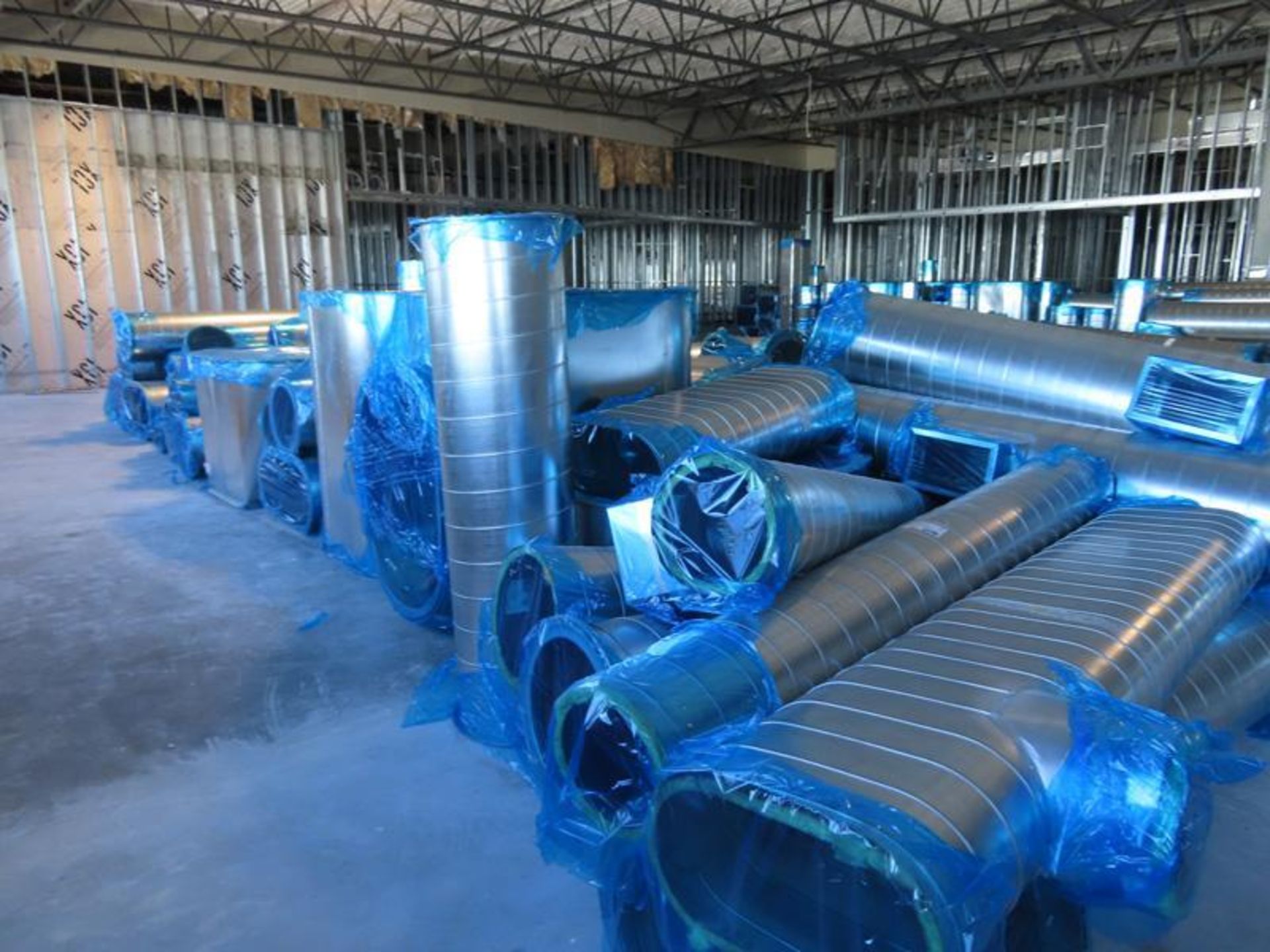 LARGE+C2:C148 SELECTION OF HVAC DUCT, VARIOUS LENGTHS AND VENT CONFIGURATIONS - Image 3 of 5