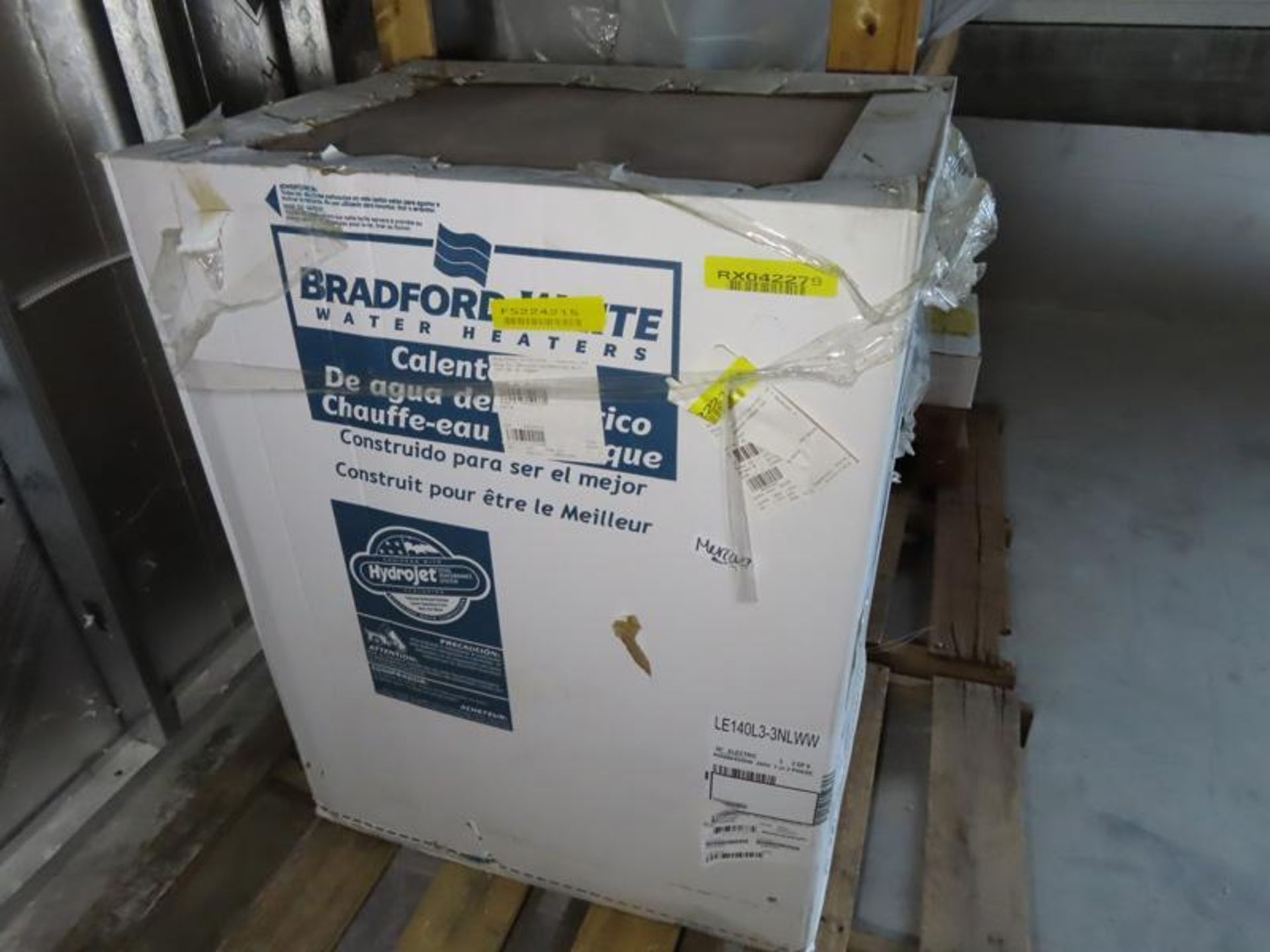 2021 BRADFORD WHITE ELECTRIC WATER HEATER - 4500W/208V 1 OR 3 PHASE ELECTRIC WATER HEATER (NEW IN BO - Image 2 of 2
