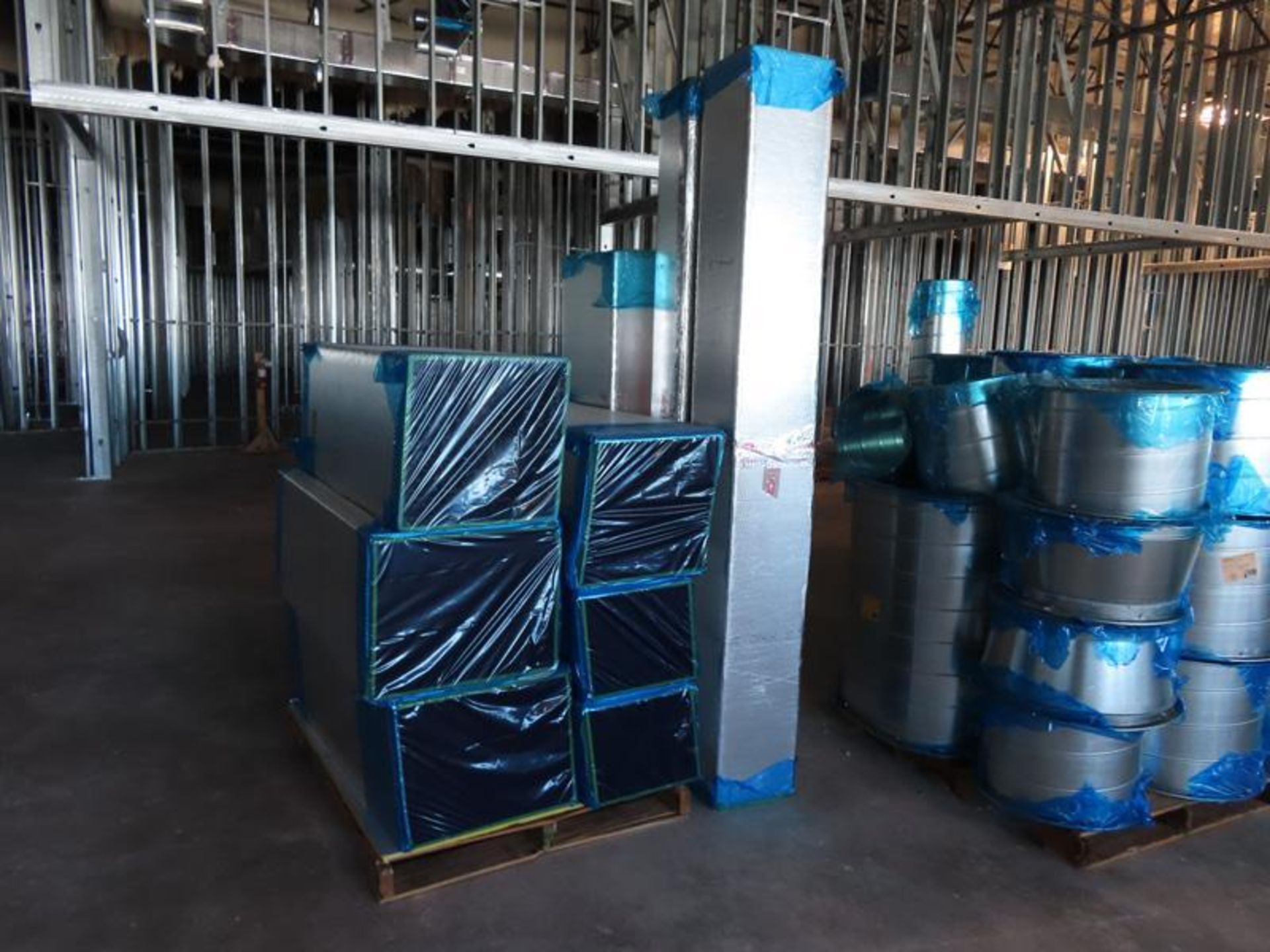 LARGE SELECTION OF HVAC DUCTING MATERIALS - Image 3 of 6