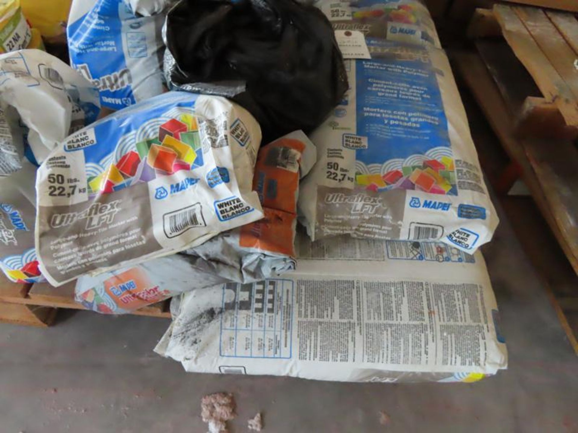 PALLET WITH 8 FULL BAGS AND A COUPLE OF PARTIAL BAGS OF ULTRAFLEX LFT HEAVY TILE MORTAR WITH POLYMER - Image 3 of 3