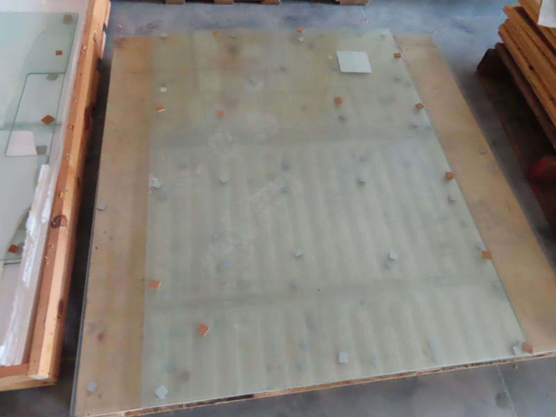 2 PALLETS WITH TEMPERED GLASS PANELS 3FTX4FT - Image 2 of 2