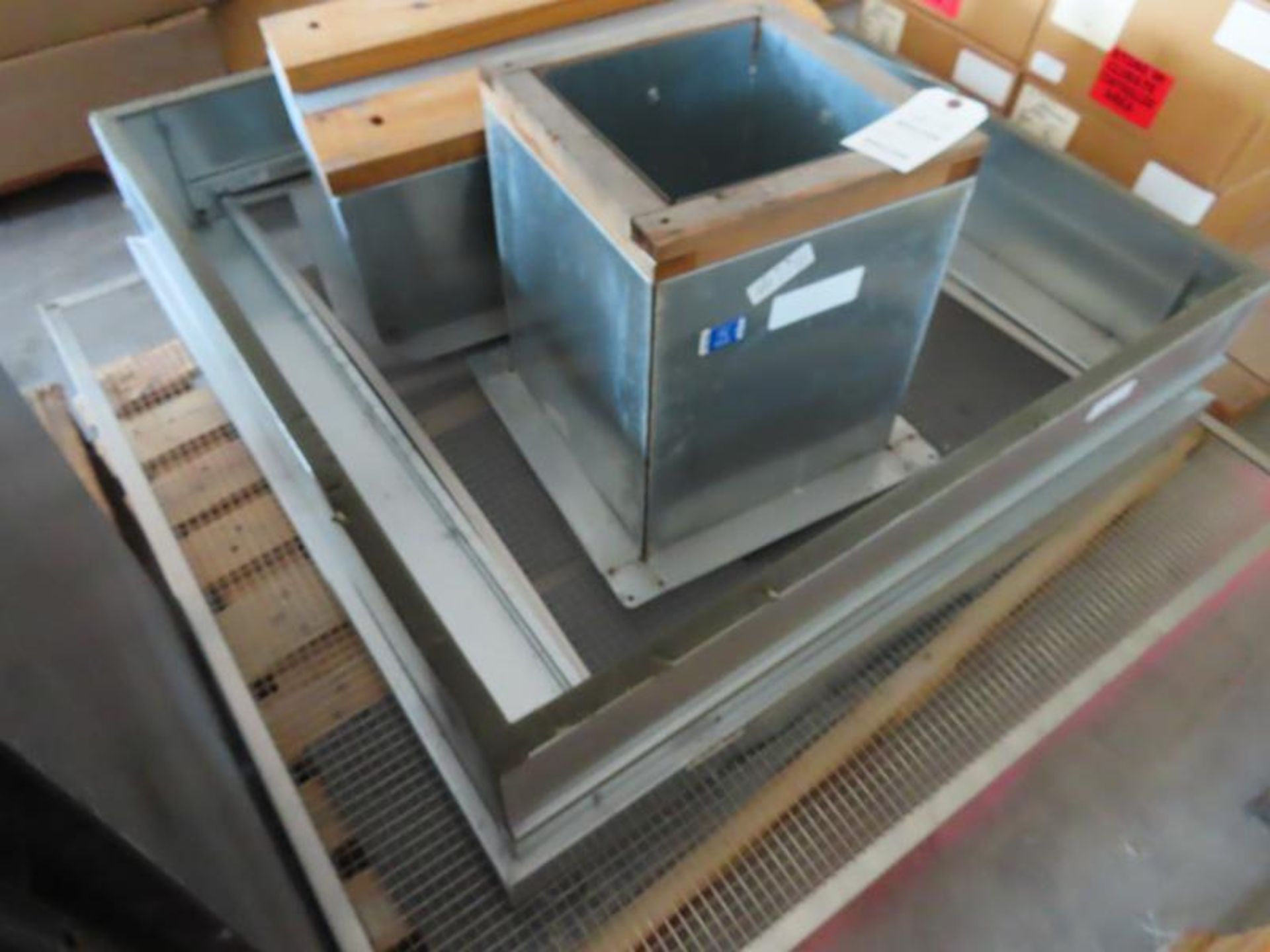 PALLET WITH 14" X 14" DUCT OPENING AND 42" X 42" DUCT OPENING