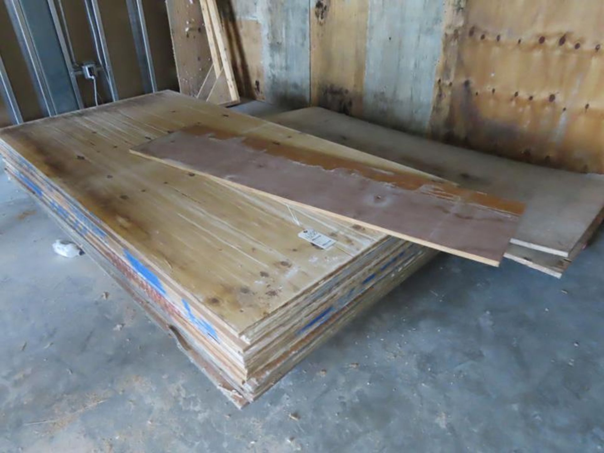 3/4" PLYWOOD - APPROXIMATELY 20 SHEETS THICKNESS: 0.688 IN,, EXTERIOR STRUCTURAL 1 SHEATHING SPAN RA