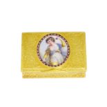 Tabatière en or 750 ciselé de feuillages, prob. Hanau, XVIIIe s., miniature en émail rehaussé de per