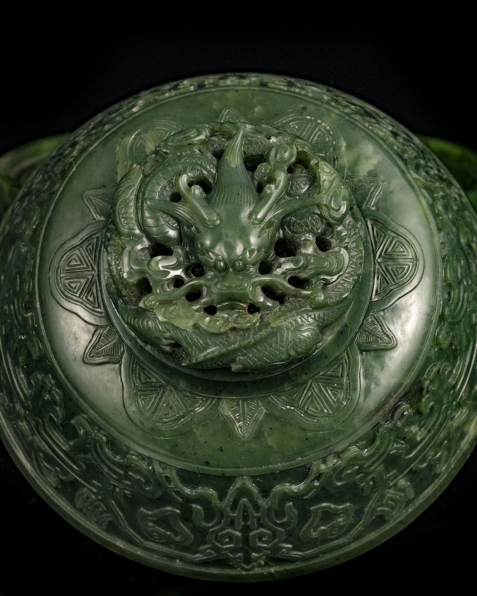 Brûle-parfum en jade épinard, Chine, décor archaïsant, diam. 13 cm (intérieur), l. 22 cm Spi - Bild 11 aus 11