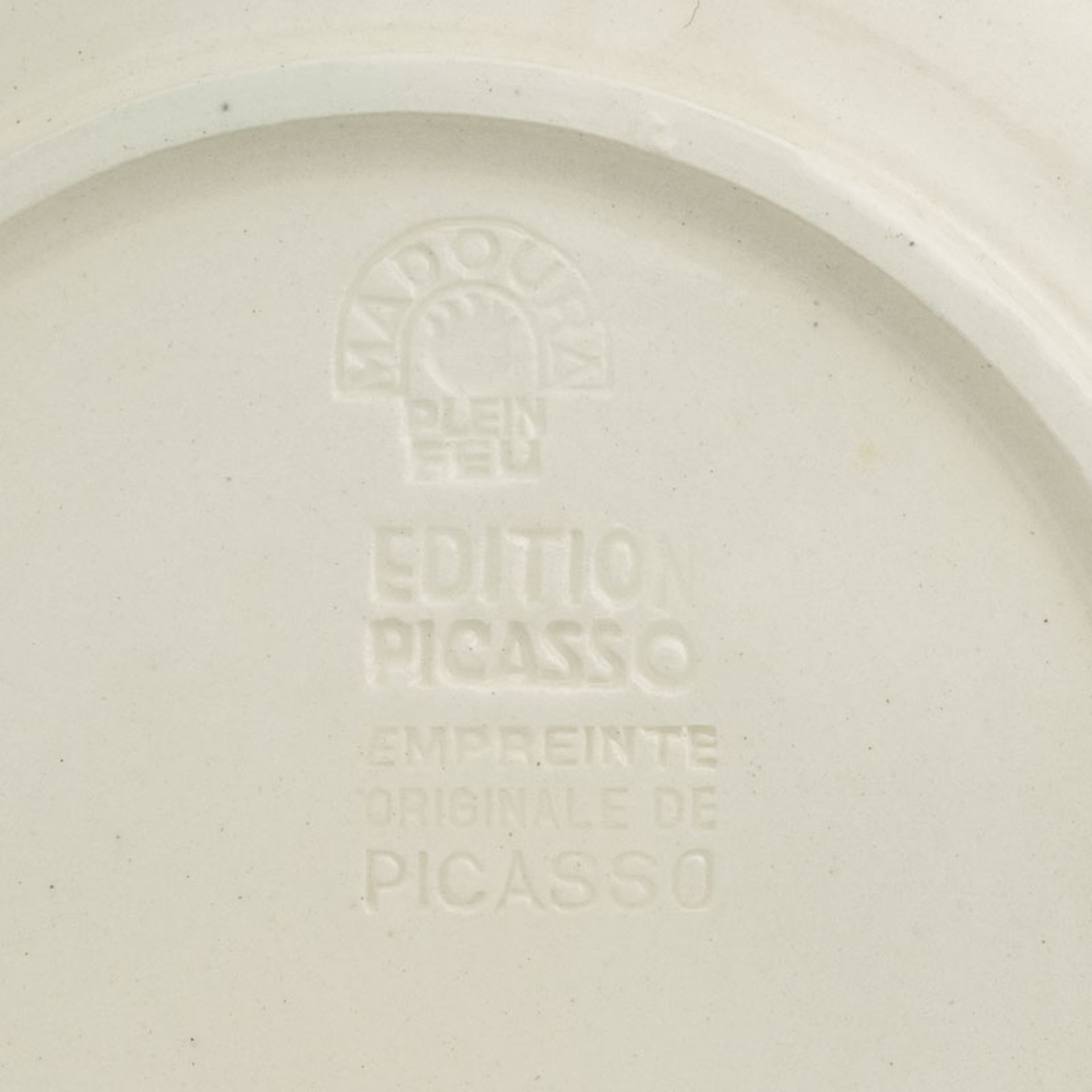 Pablo Picasso (1881-1973), Tête de chèvre de profil , 1950, terre cuite blanche, paraffine oxydée e - Image 3 of 3