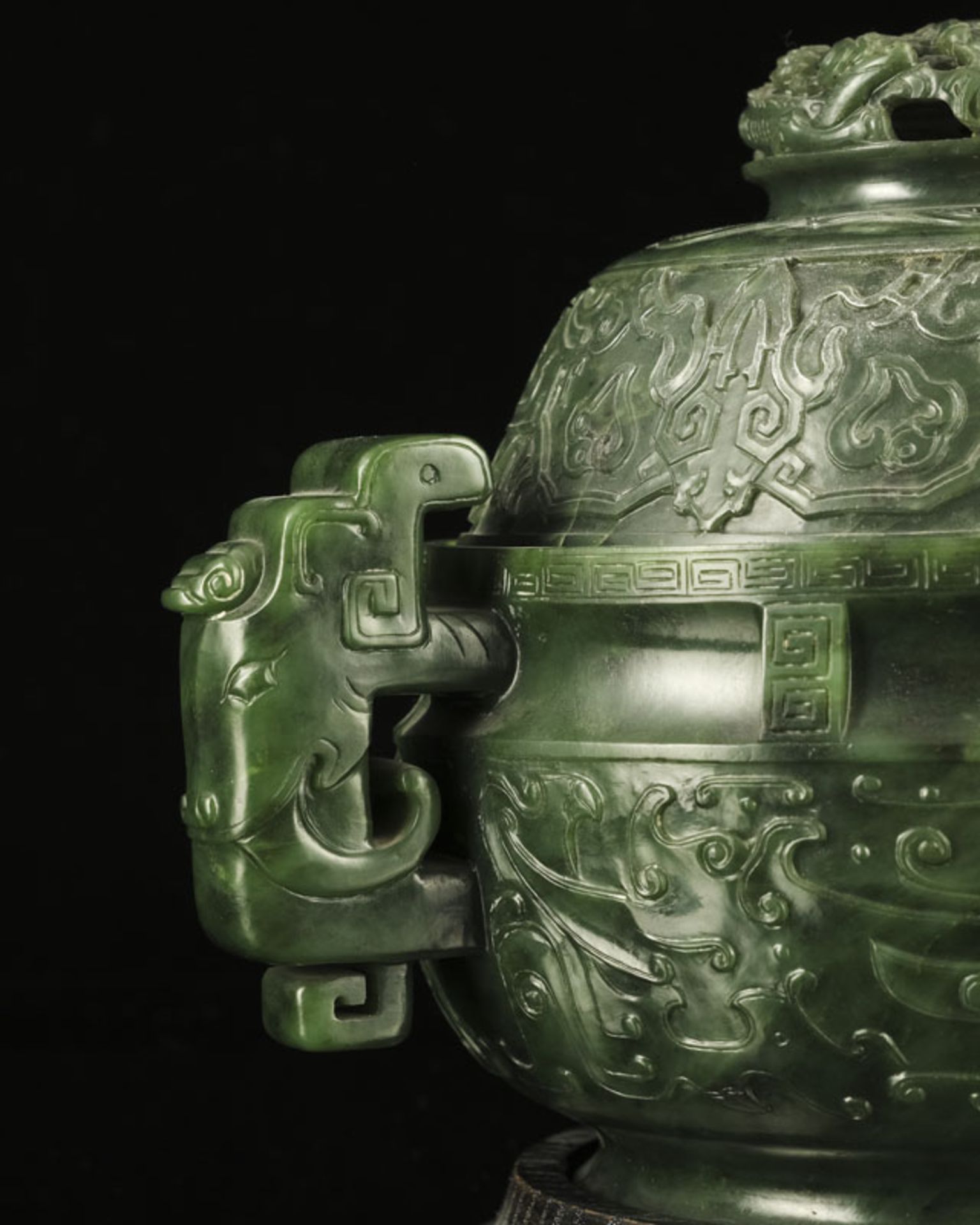 Brûle-parfum en jade épinard, Chine, décor archaïsant, diam. 13 cm (intérieur), l. 22 cm Spi - Bild 6 aus 11