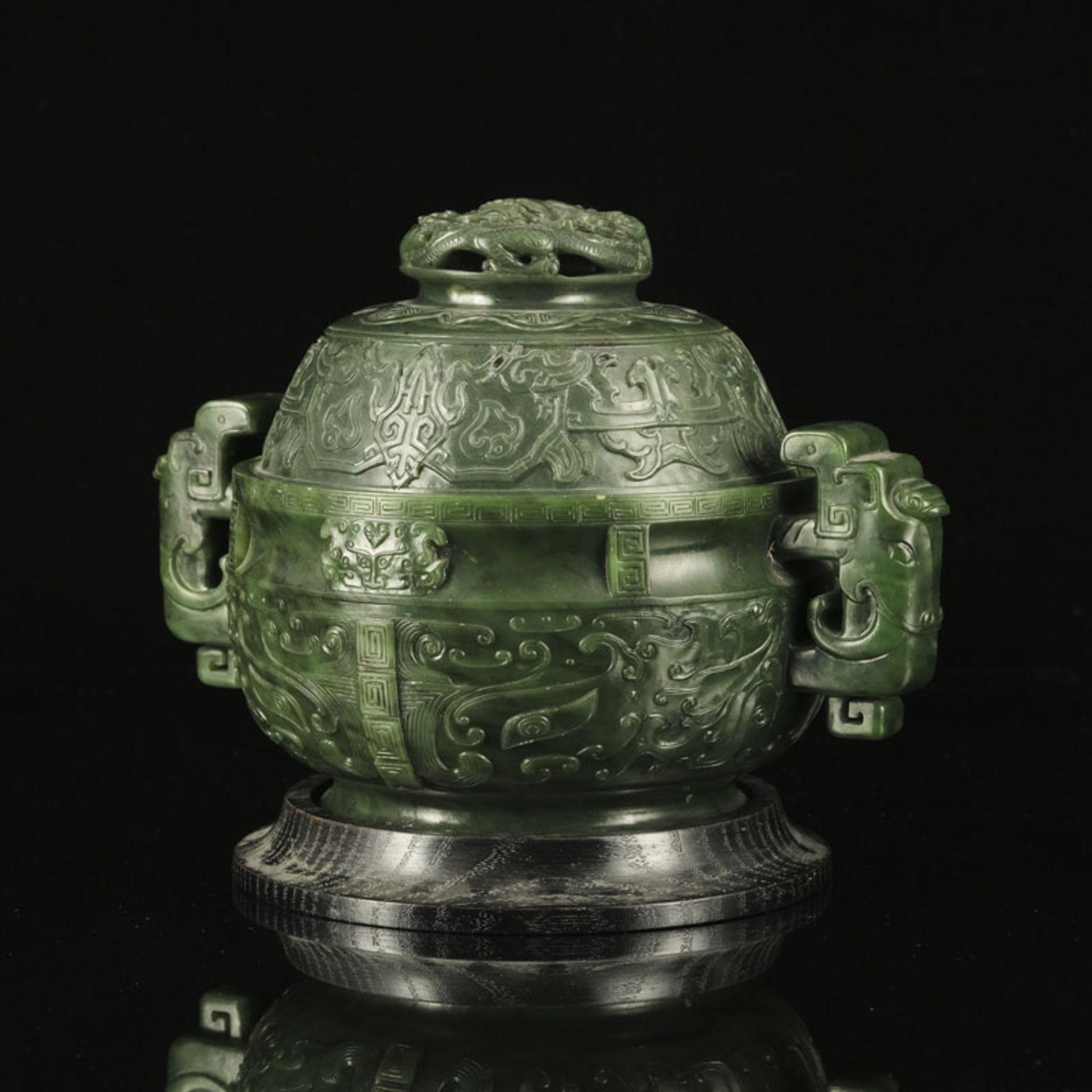 Brûle-parfum en jade épinard, Chine, décor archaïsant, diam. 13 cm (intérieur), l. 22 cm Spi - Image 3 of 11