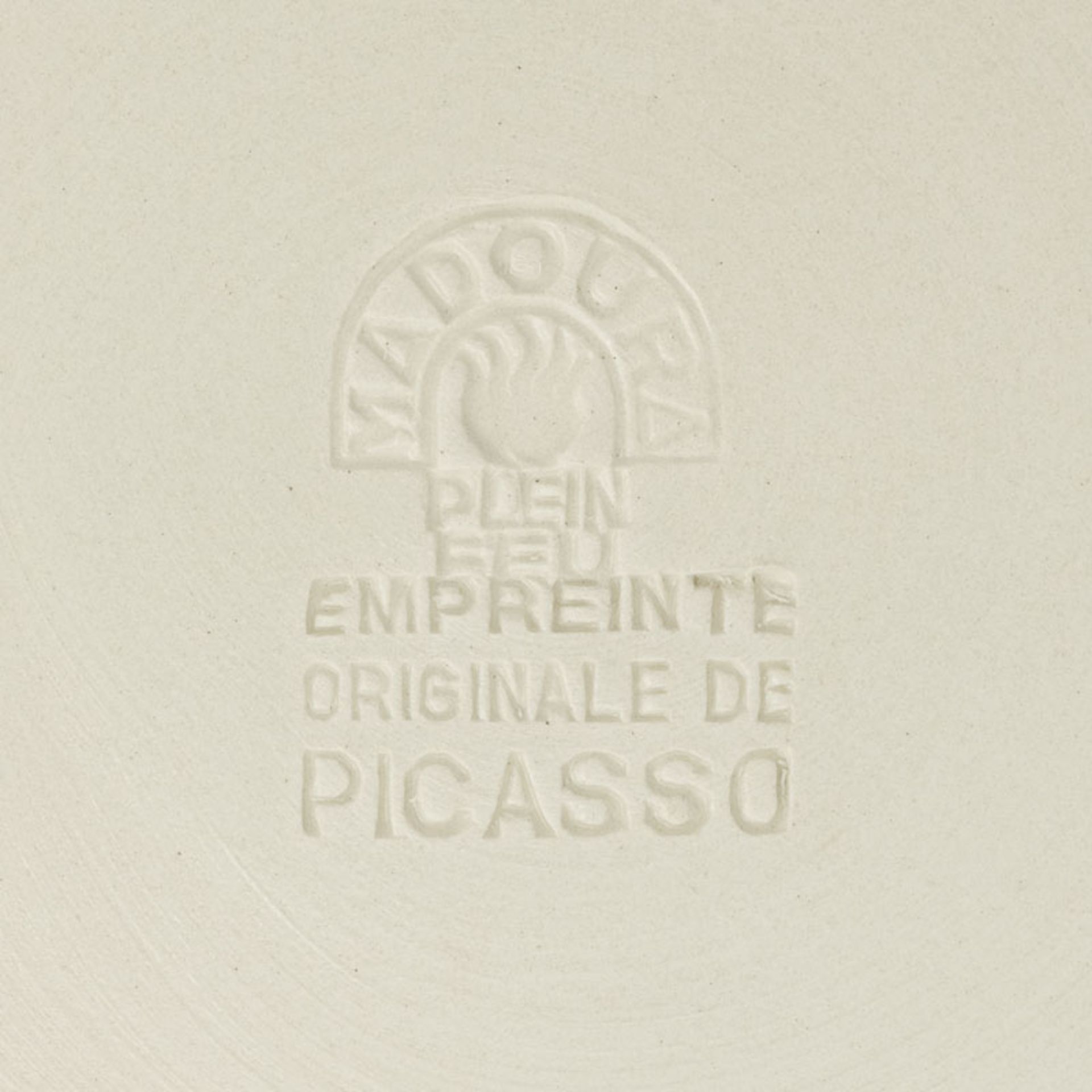 Pablo Picasso (1881-1973), Tête de chèvre de profil, 1950, assiette ronde en terre cuite, paraffine, - Image 3 of 3