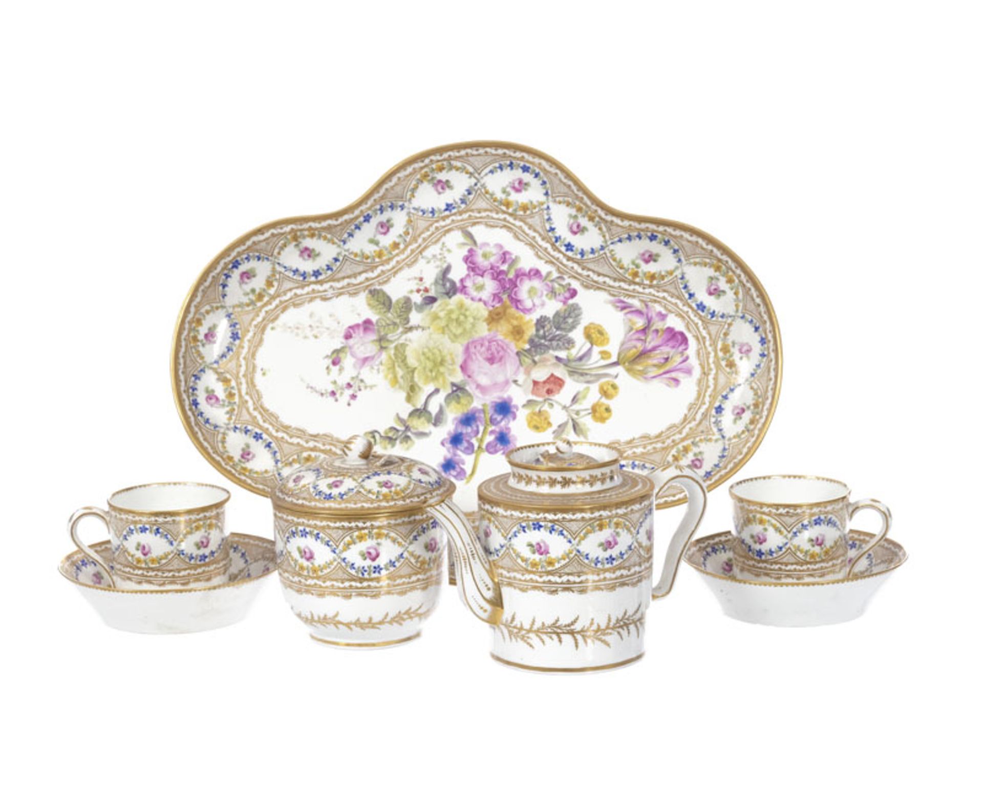 Service à thé en porcelaine de Paris, Manufacture de la Reine, fin XVIIIe s, comprenant 5 pièces