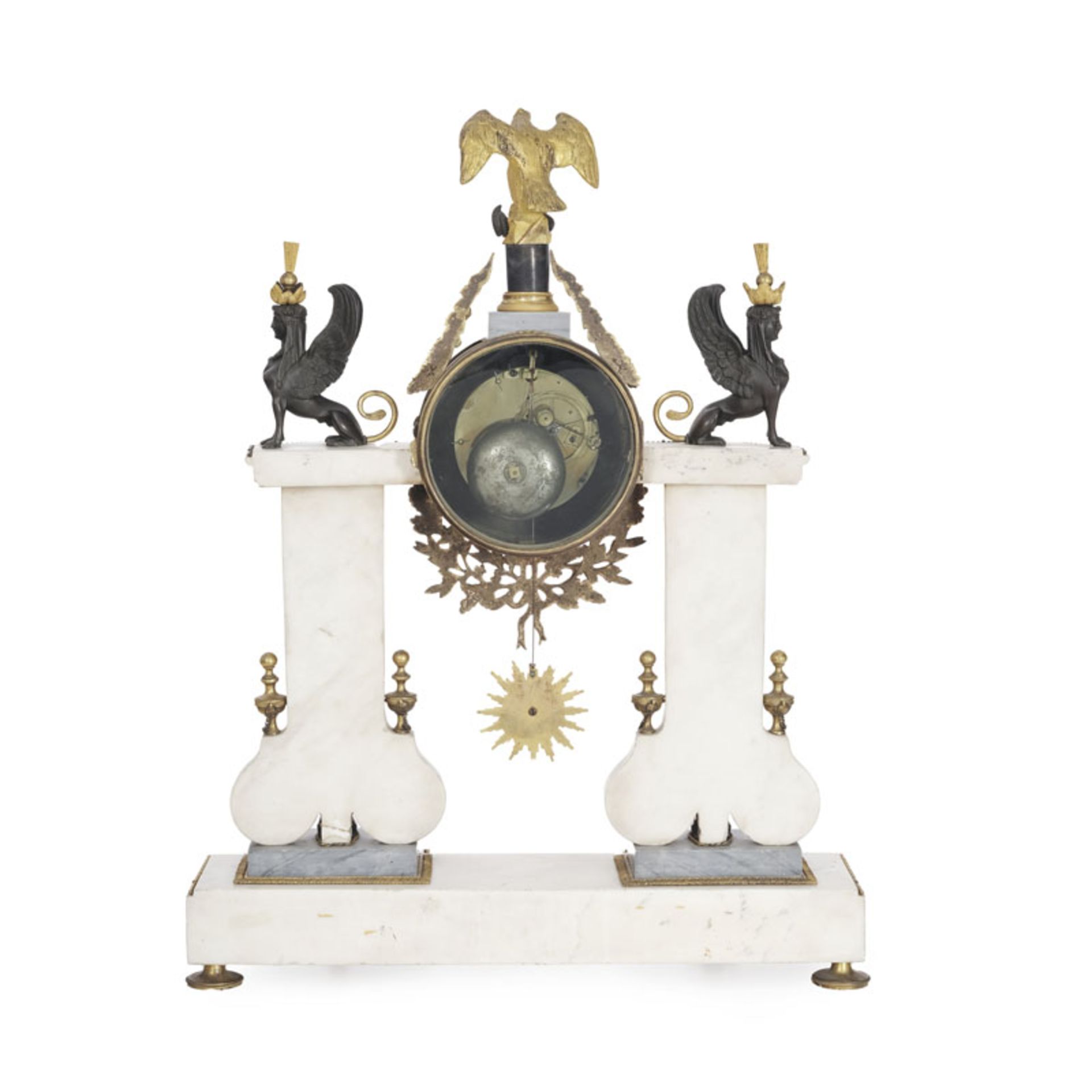 Pendule portique d'époque Directoire, en bronze richement ciselé doré et patiné et marbre blanc, 63x - Bild 3 aus 6