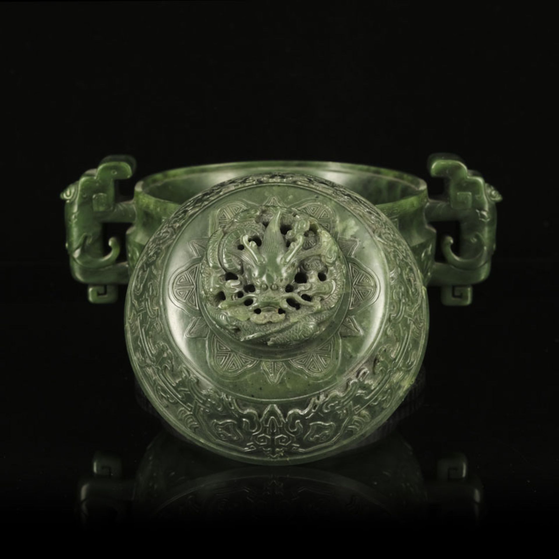 Brûle-parfum en jade épinard, Chine, décor archaïsant, diam. 13 cm (intérieur), l. 22 cm Spi - Image 7 of 11