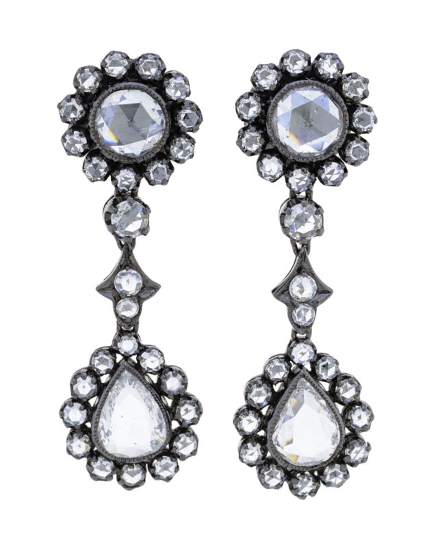 Un collier draperie et une paire de pendants d'oreilles de style XIXe s., or gris 750 noirci sertis - Bild 3 aus 6
