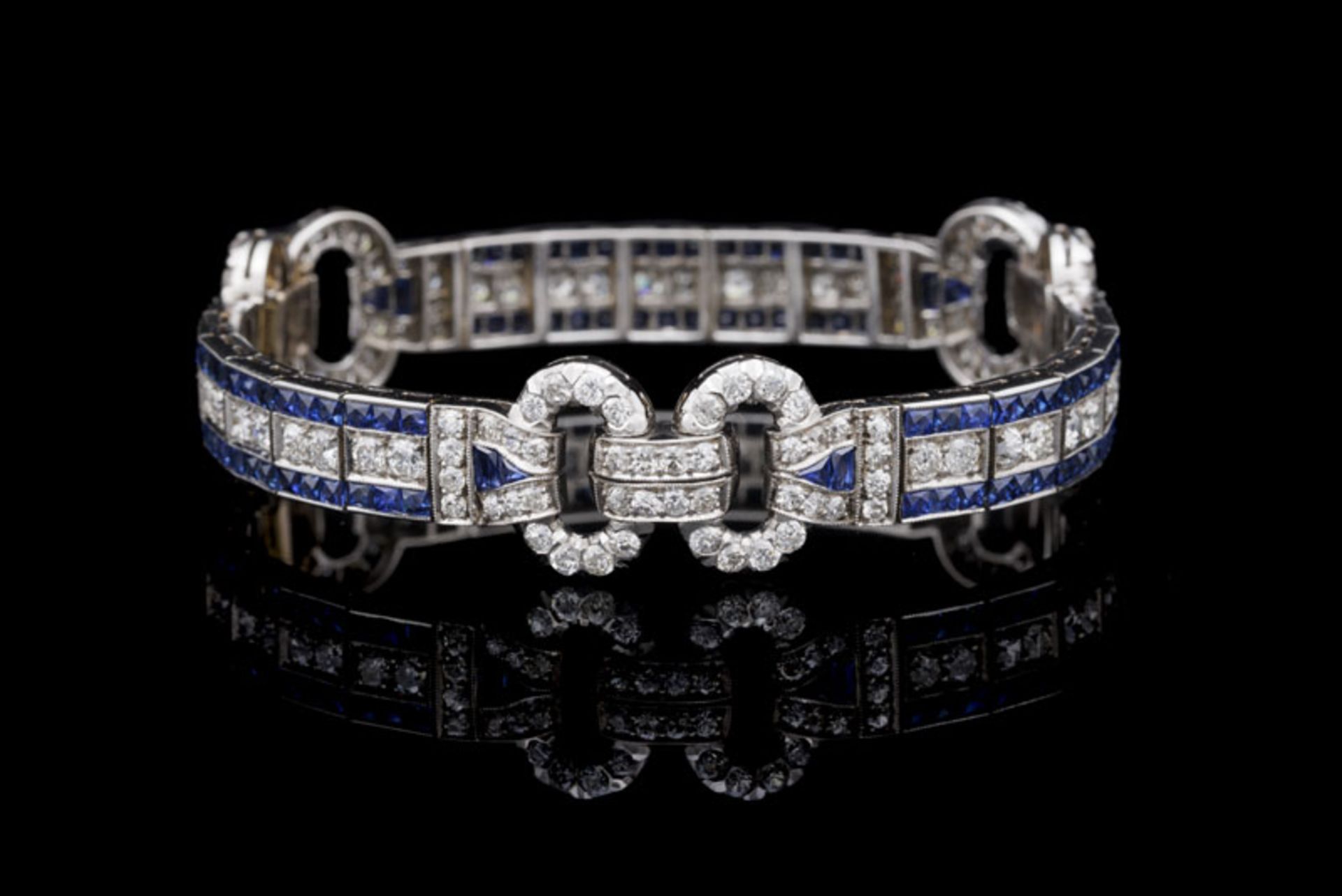 Bracelet Art Déco platine à décor formé de bandes articulées serties chacunes de lignes de saphirs c - Image 2 of 5