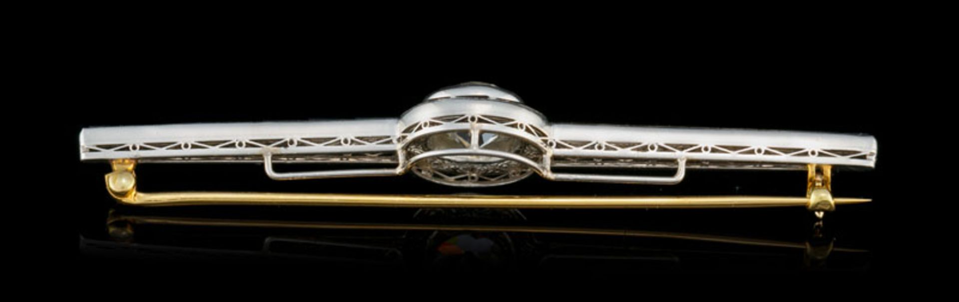 Broche barrette Art Déco 2 ors 750 sertie d'une ligne d'éléments calibrés en onyx entourant un diama - Image 4 of 5