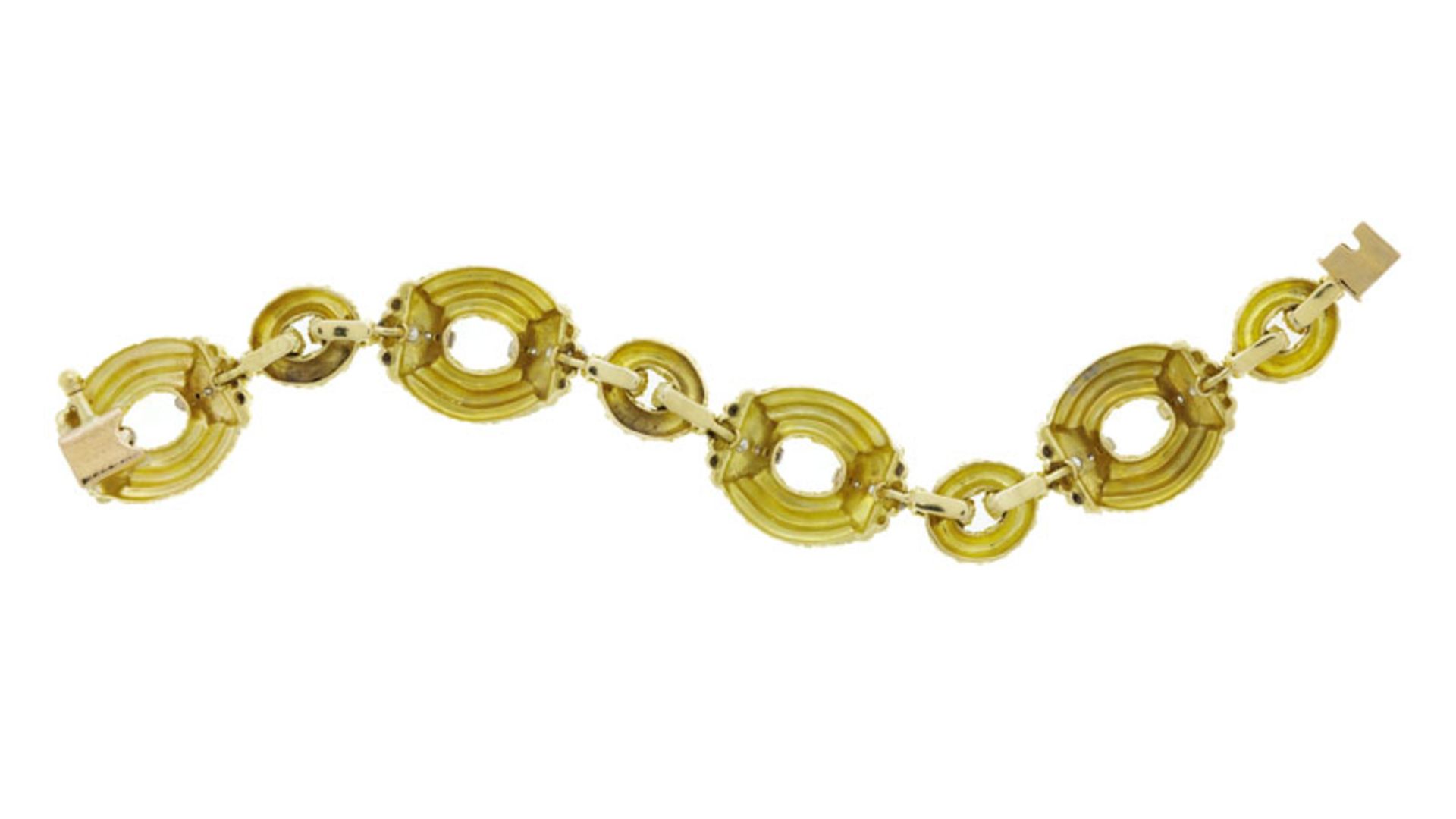 Van Cleef & Arpels, bracelet années 1970 2 ors 750 à maillons texturés serti de diamants - Image 3 of 4