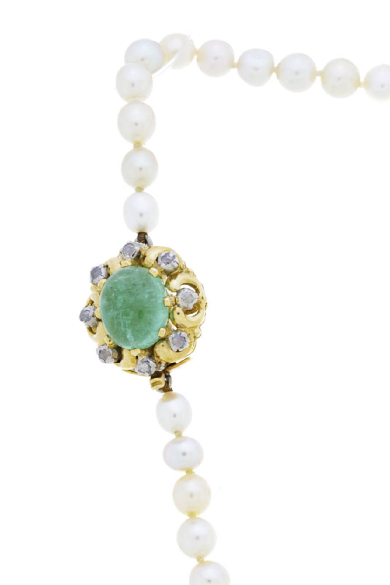 Collier 1 rang de perles blanches naturelles, fermoir XIXe s. 2 ors serti d'un cabochon d'émeraude e - Image 3 of 5