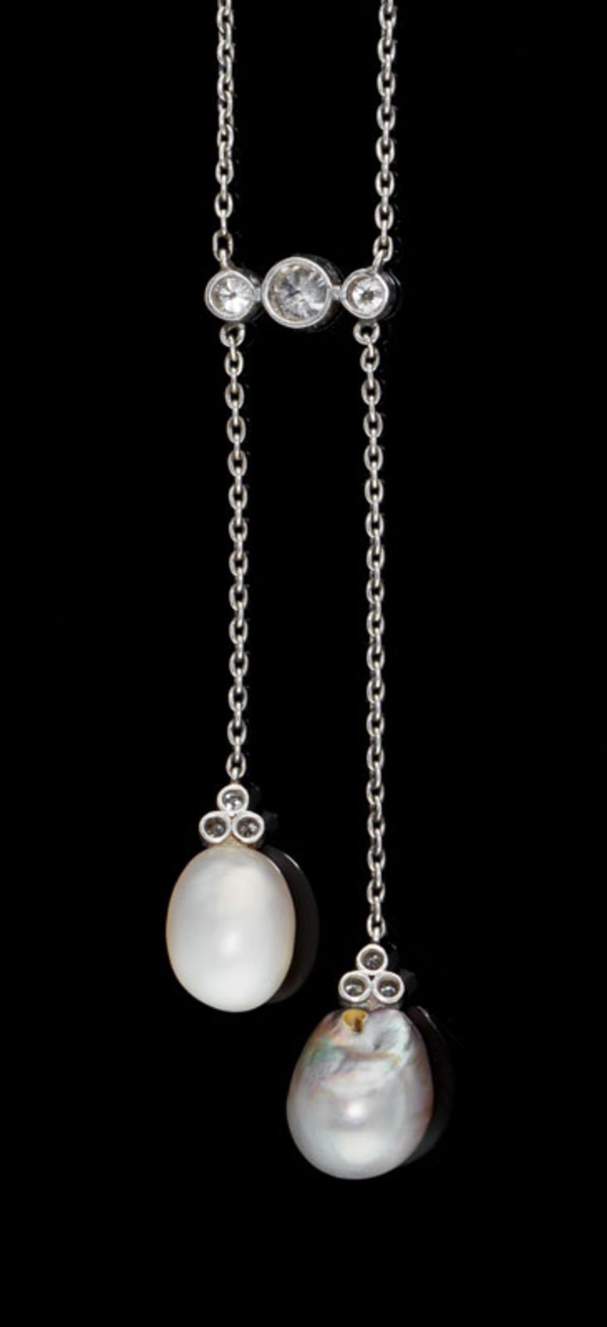 Collier Belle Epoque négligé platine à maille forçat retenant deux perles naturelles suspendues à un