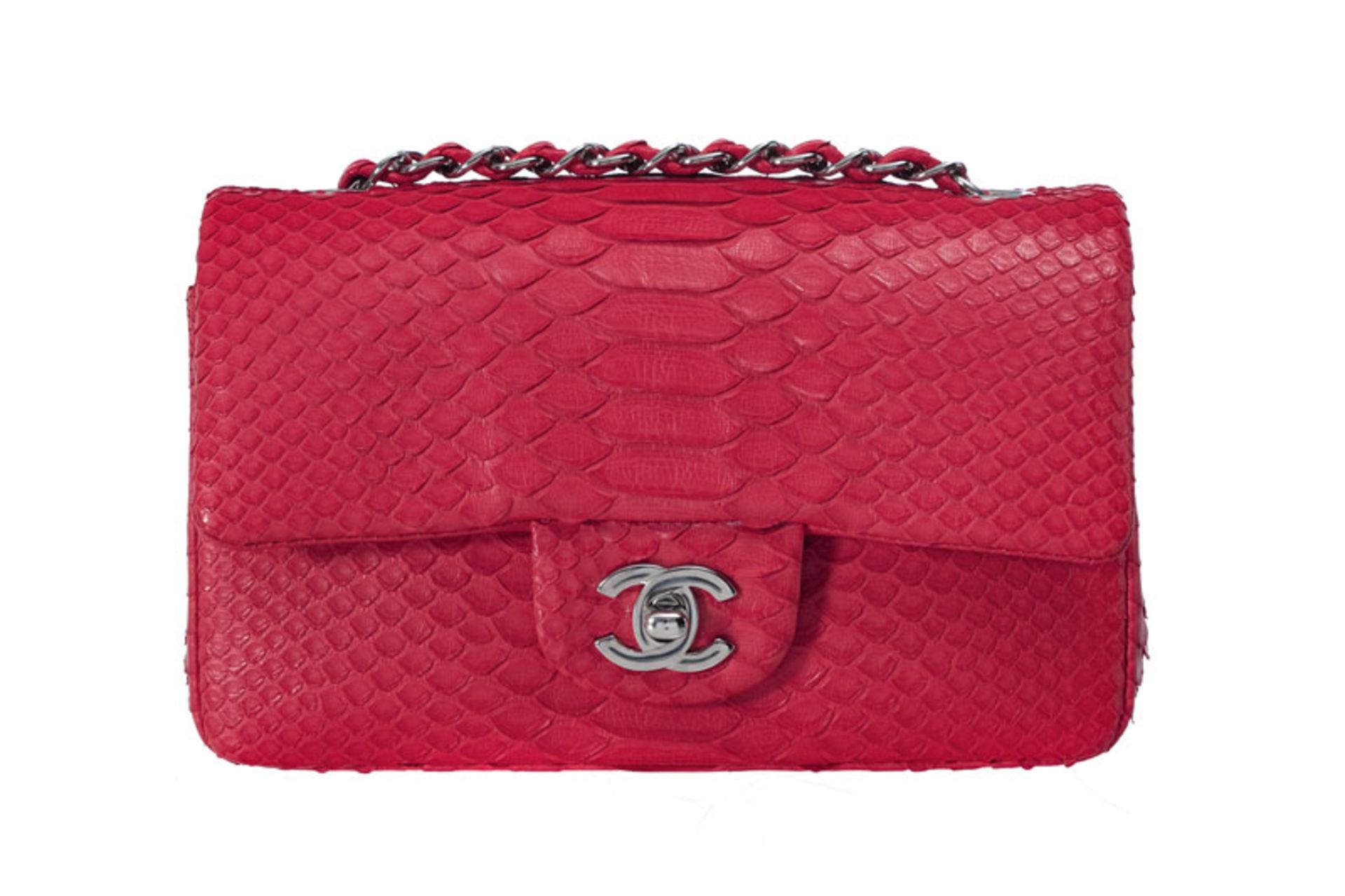 Chanel, mini sac à rabat Timeless classique en python corail rouge, carte d'authenticité, housse, bo