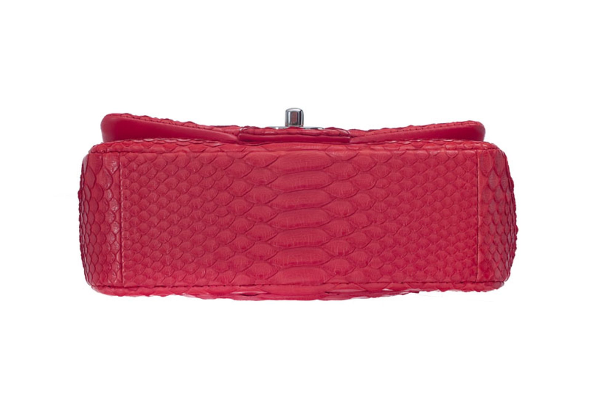 Chanel, mini sac à rabat Timeless classique en python corail rouge, carte d'authenticité, housse, bo - Image 3 of 3