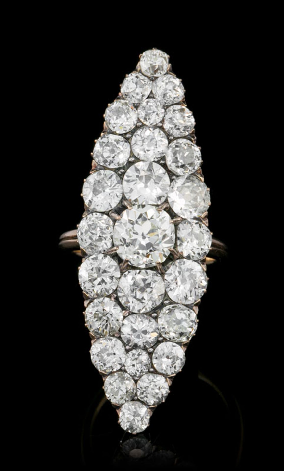 Bague marquise fin XIXe s., or et argent pavée de diamants taille old european cut