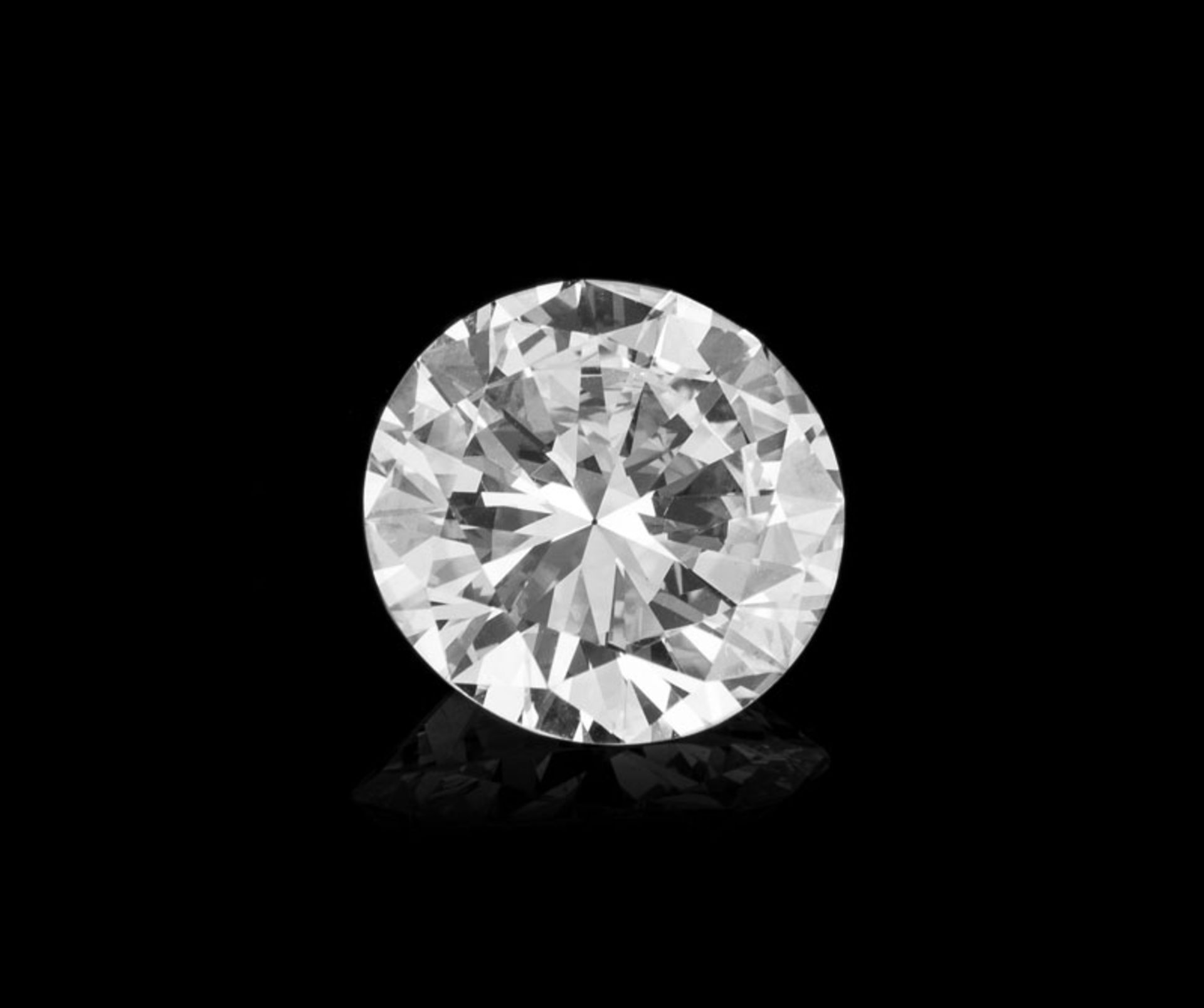 Bague platine sertie d'un diamant taille brillant de 4.54 carats épaulé de diamants taille trapèze, - Image 5 of 9