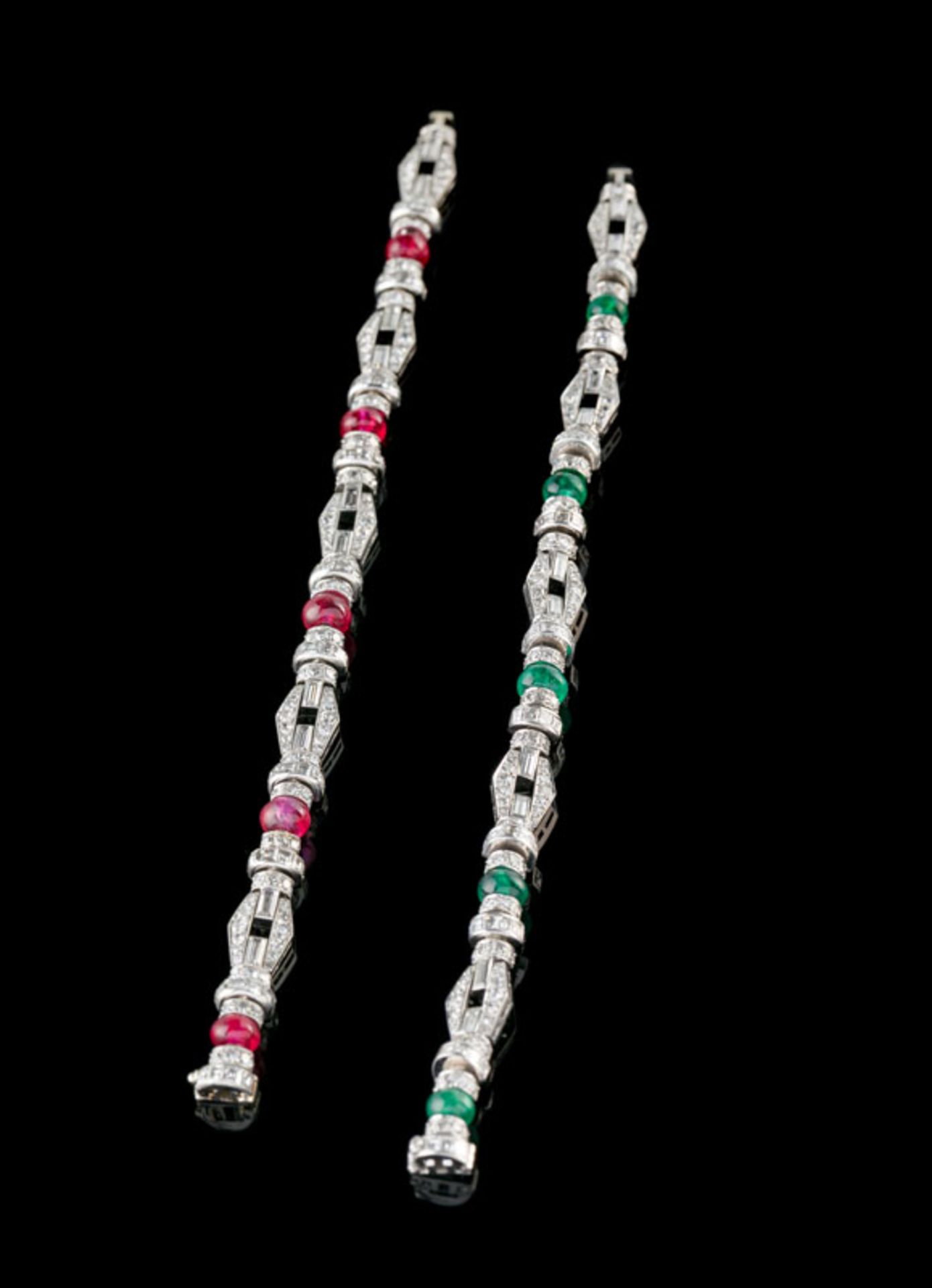 Verger Frères, 2 bracelets Art Déco articulé, platine à décor pavé de diamants et de billes de rubis