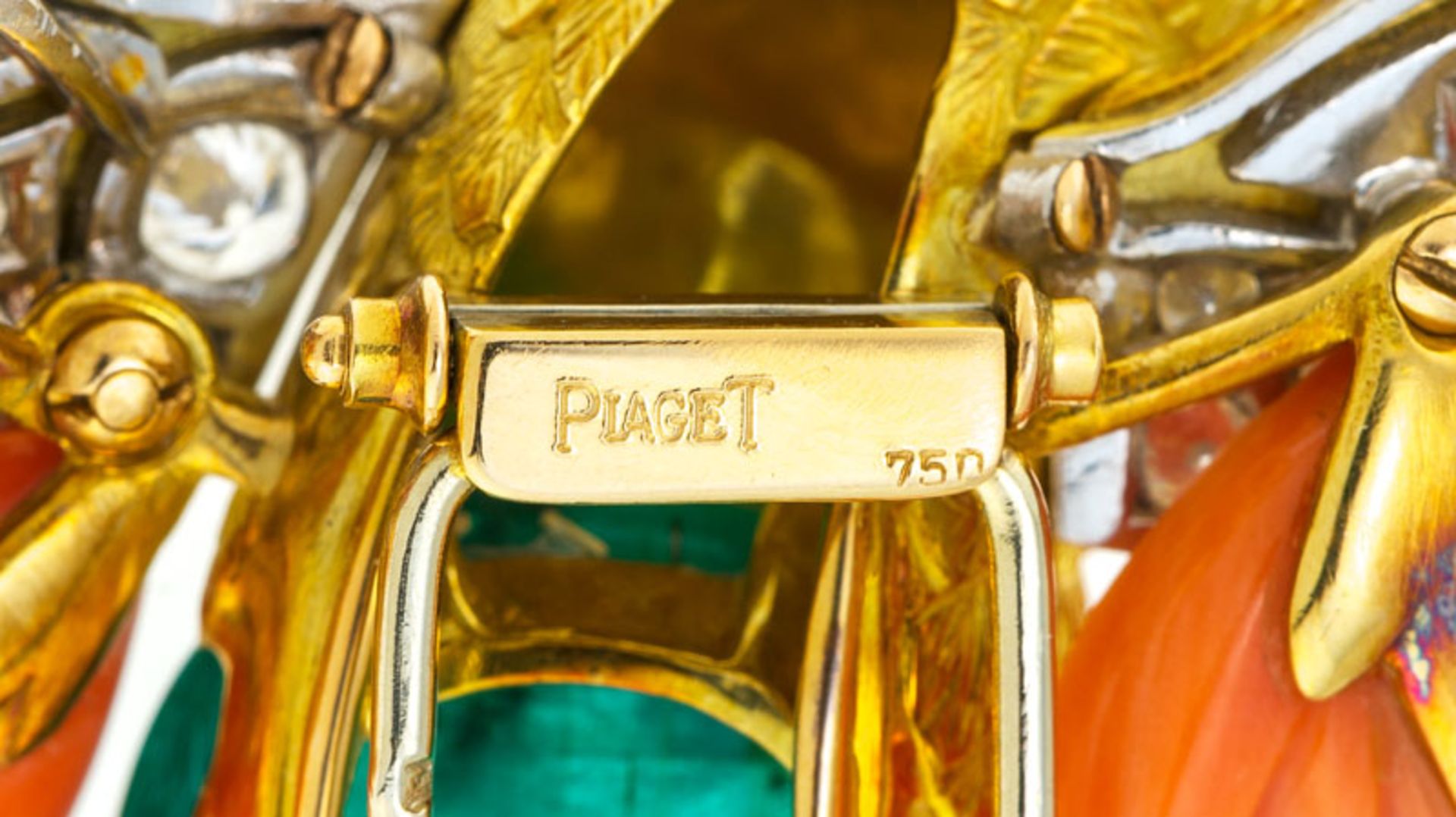 Piaget, broche or 750 et platine sylisant un colibri serti d'une émeraude, de diamants, d'un saphir - Image 6 of 7