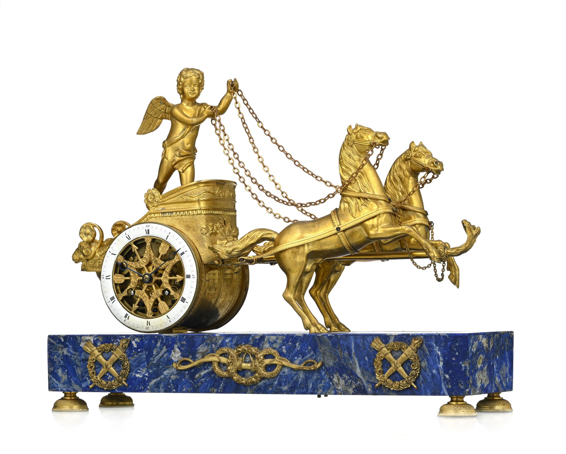 Pendule au char d'époque Restauration, en bronze doré, figurant un Amour tiré par des chevaux, 34x43