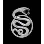 Boucheron, Trouble Serpent, pendentif or gris 750 pavé de diamants et d'une émeraude, sur un cordon