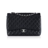 Chanel, sac Timeless classique à double rabat en cuir caviar noir, carte, housse, boîte, 23x33 cm
