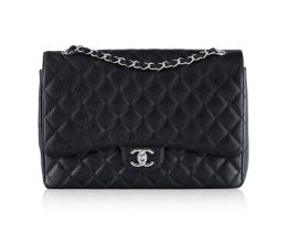 Chanel, sac Timeless classique à double rabat en cuir caviar noir, carte, housse, boîte, 23x33 cm